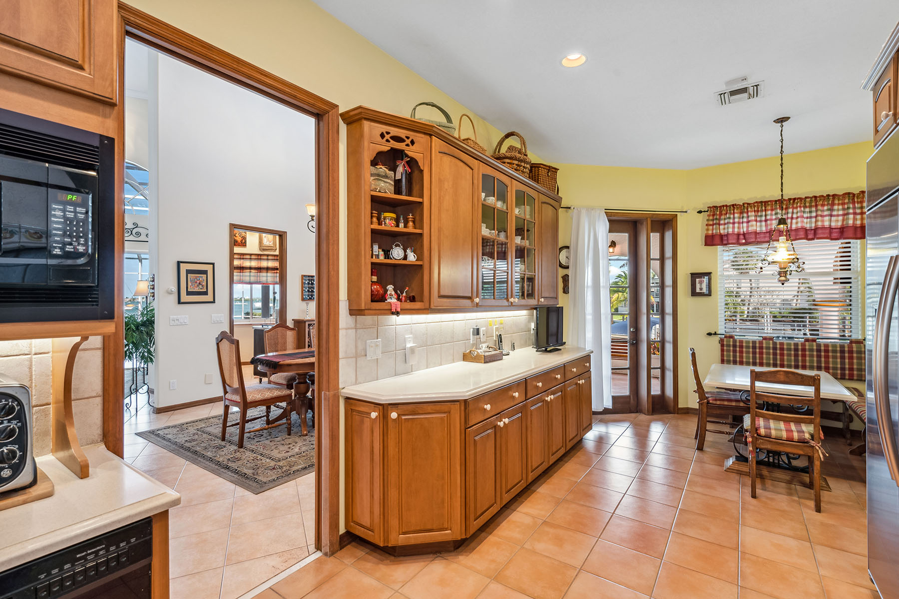 1231 Redwood Court