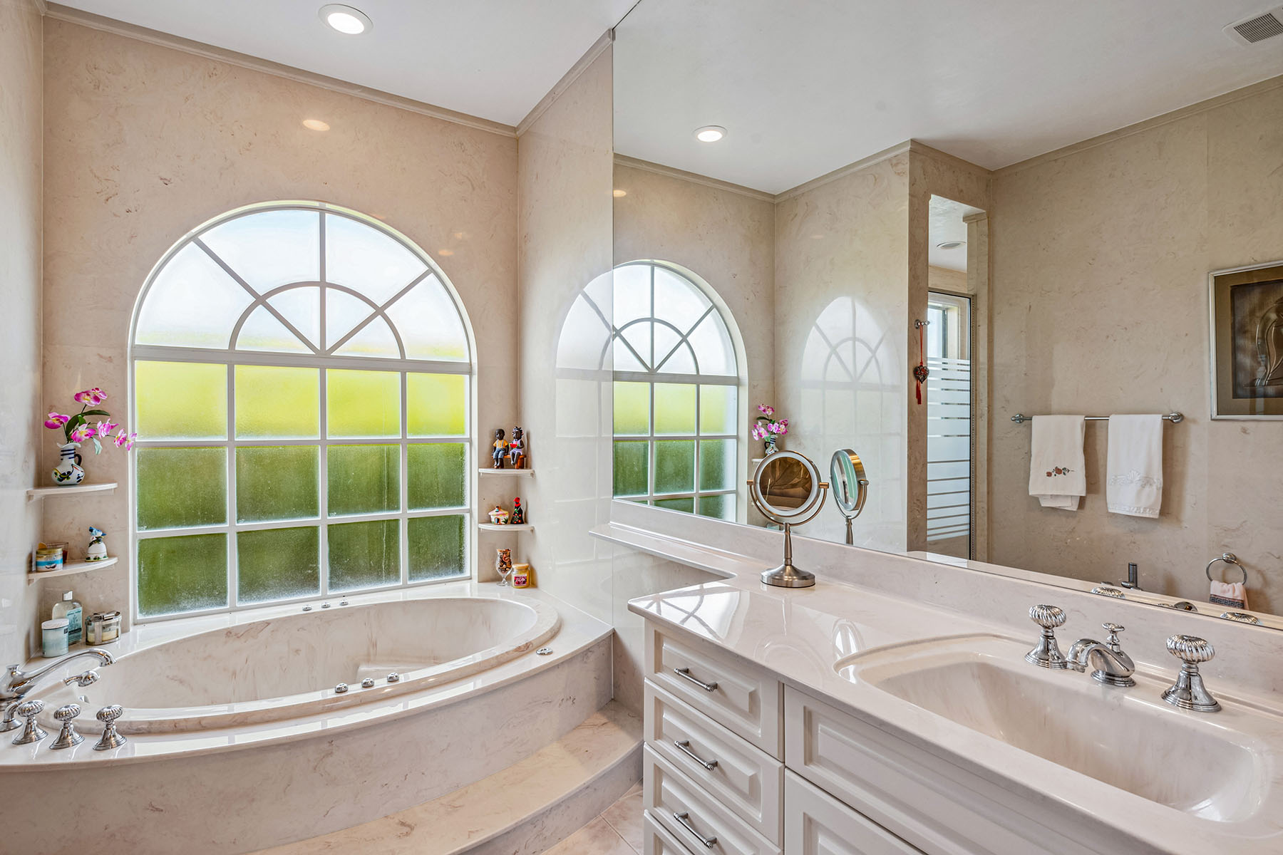 1231 Redwood Court