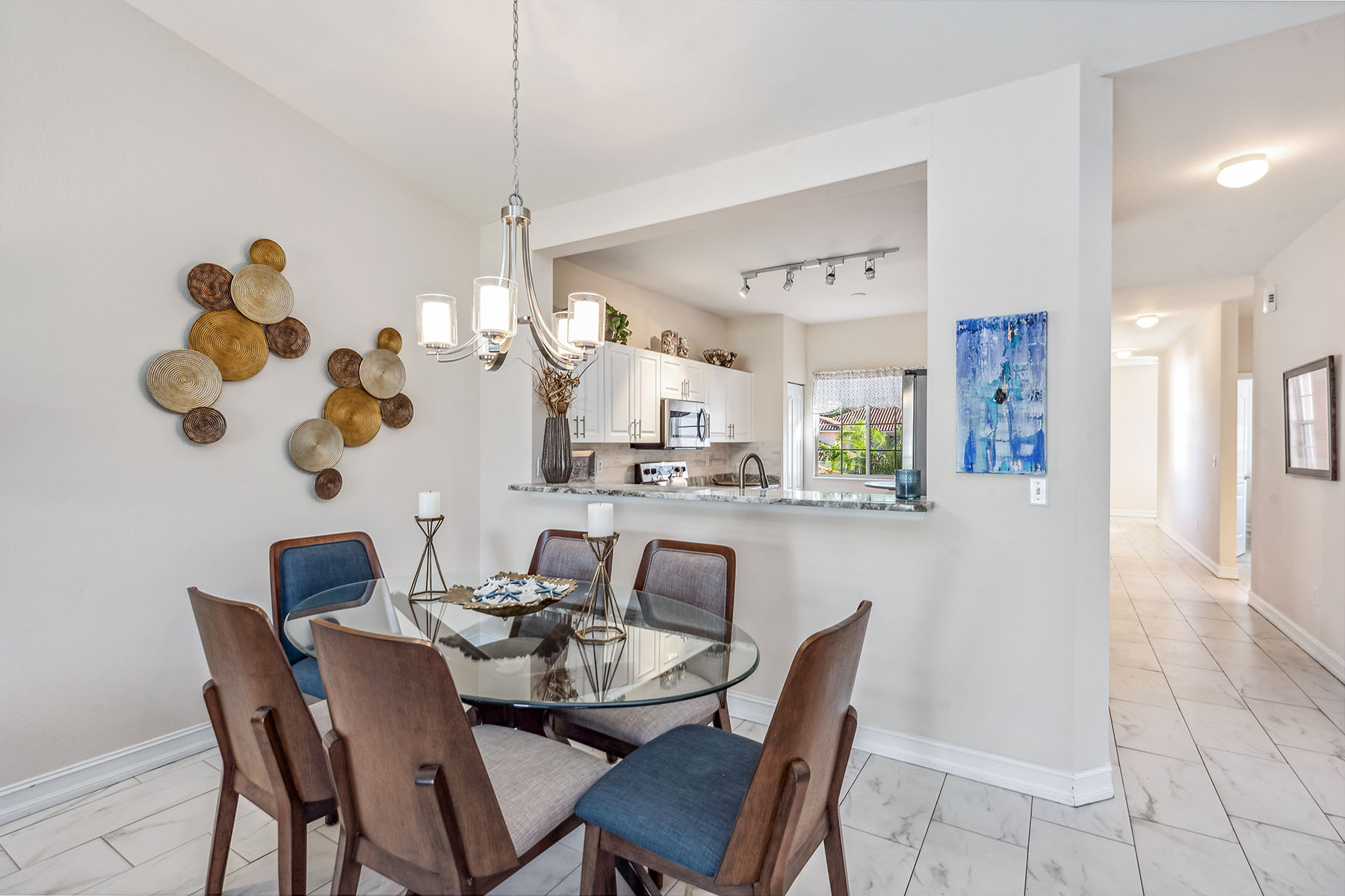 675 Luisa Lane , 2