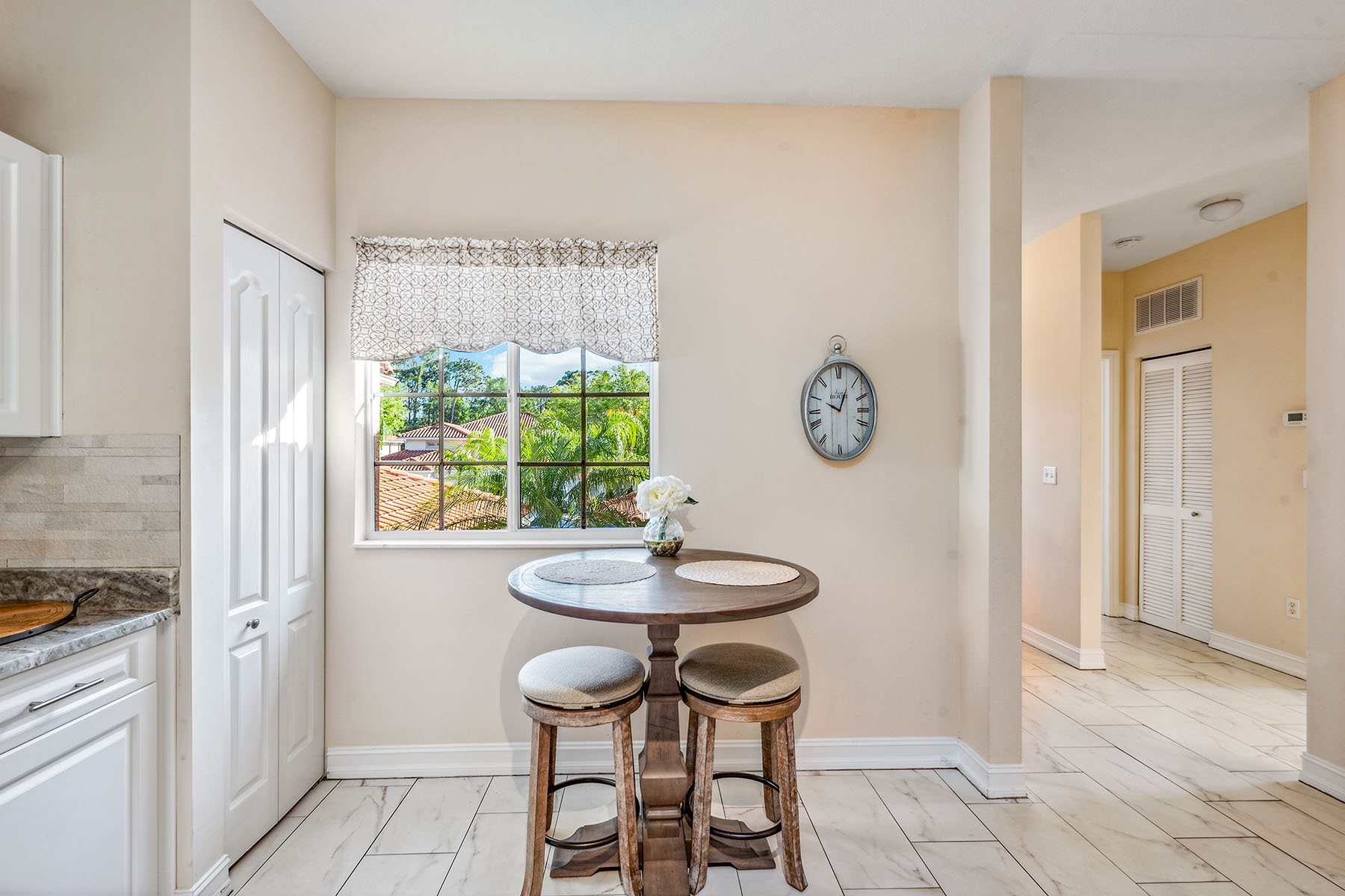 675 Luisa Lane , 2