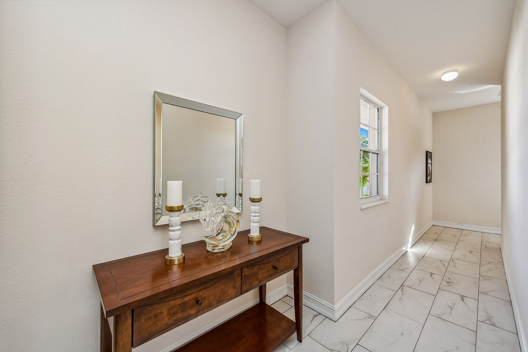 675 Luisa Lane , 2
