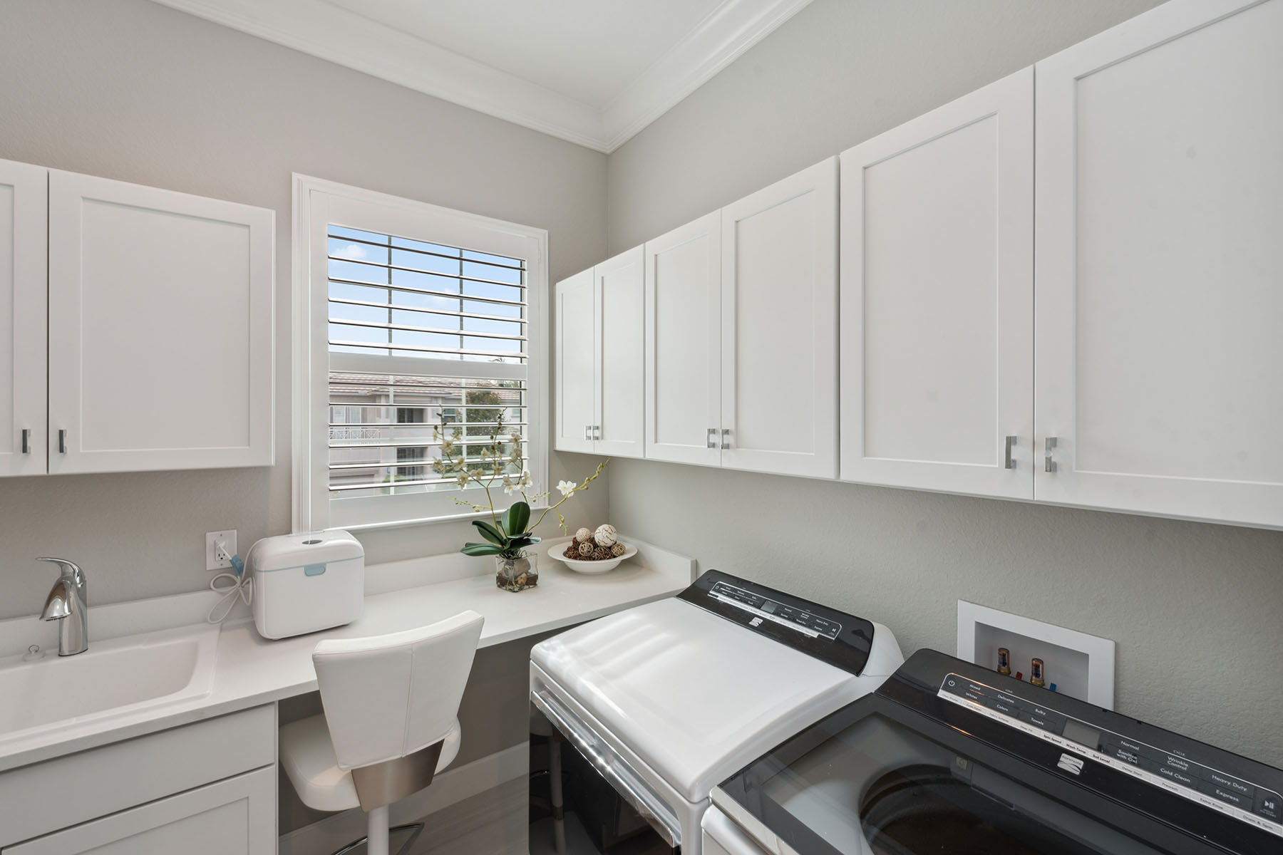 8037 Signature Club Circle , 201