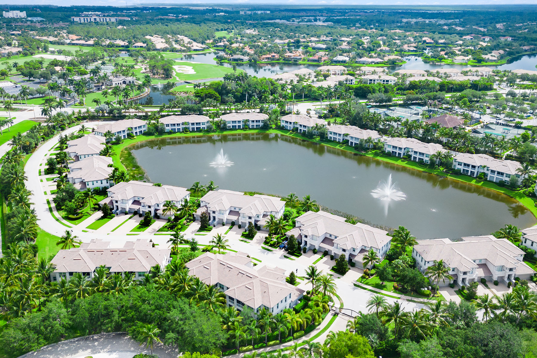 8037 Signature Club Circle , 201
