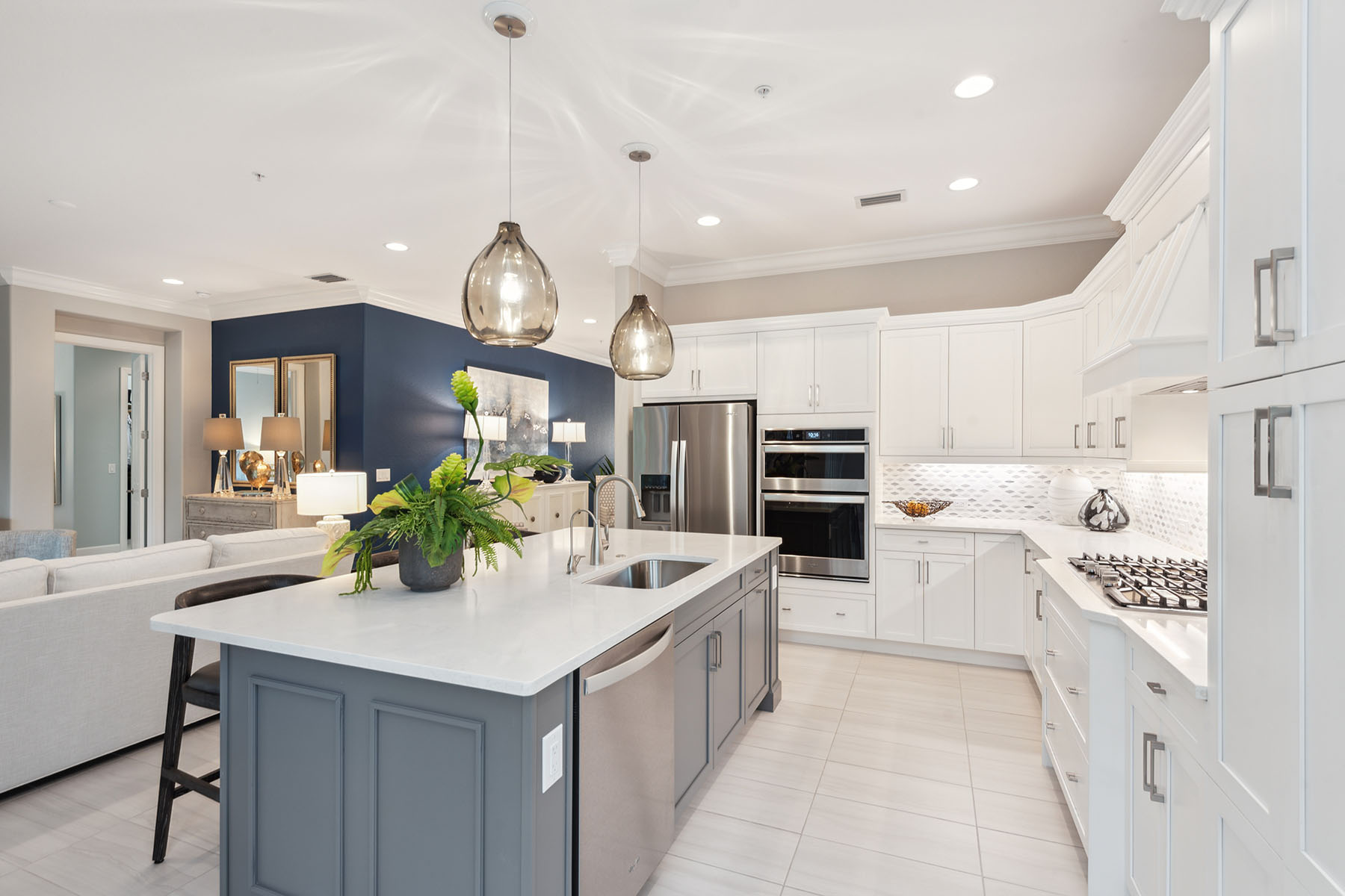 8037 Signature Club Circle , 201