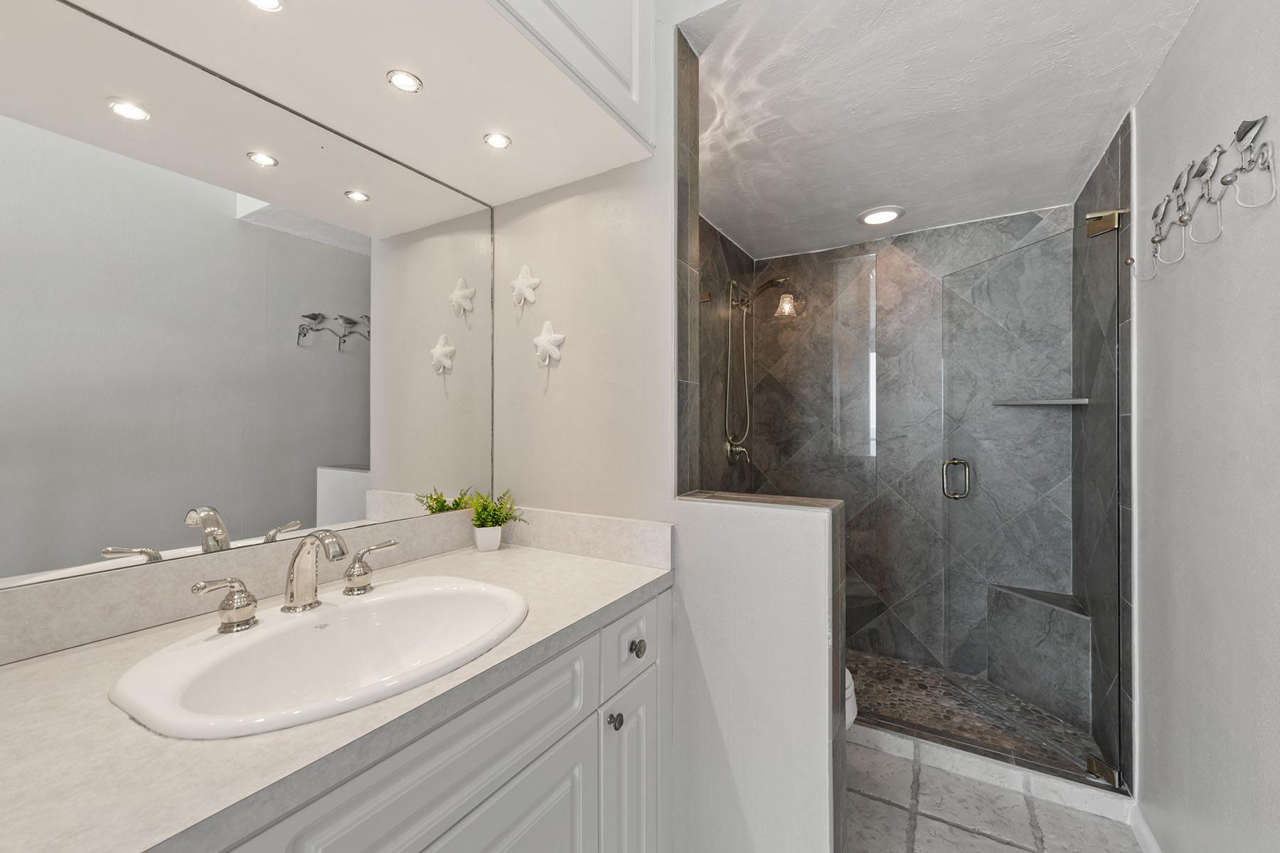140 Seaview Court , 1703N
