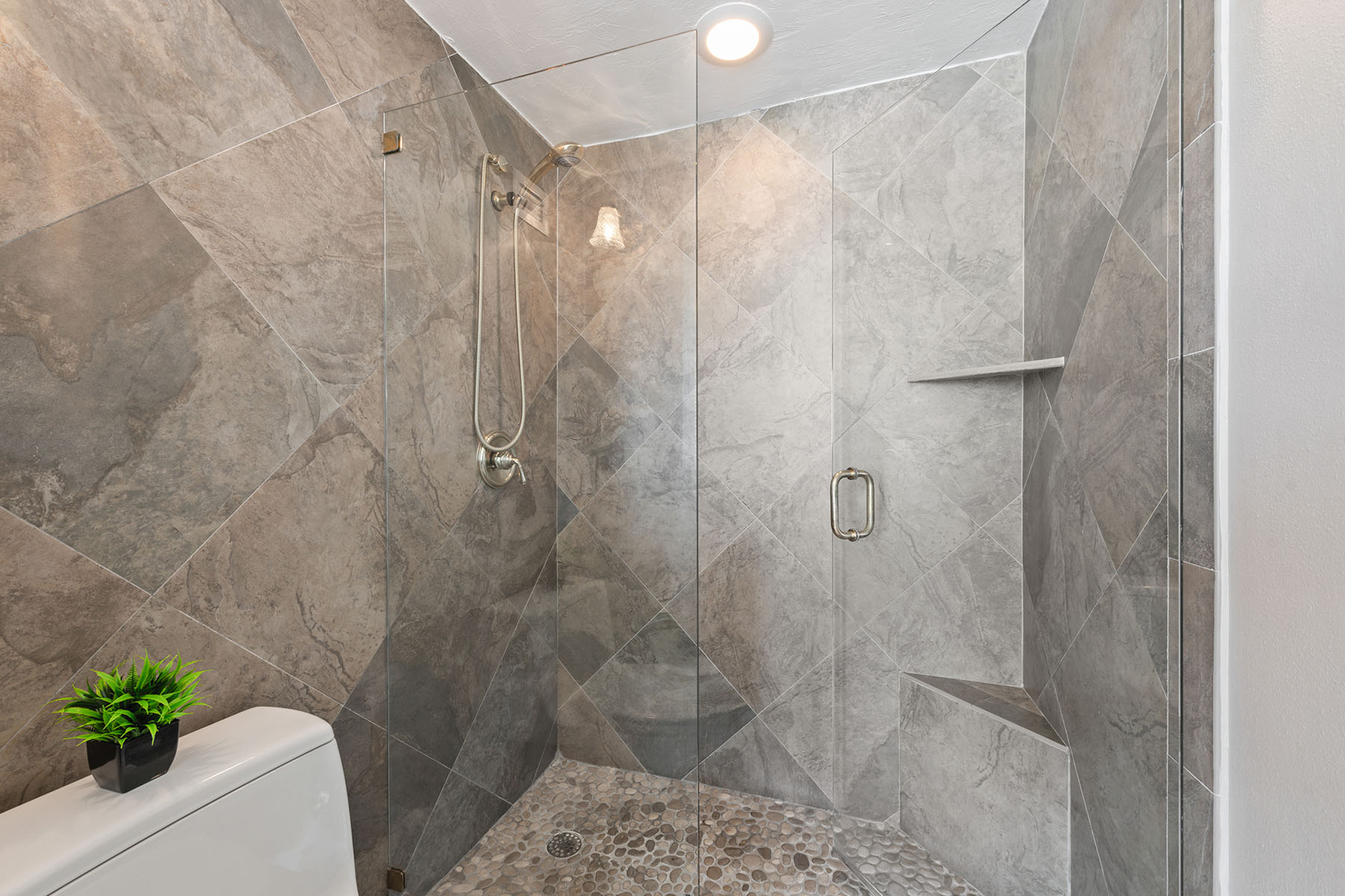 140 Seaview Court , 1703N