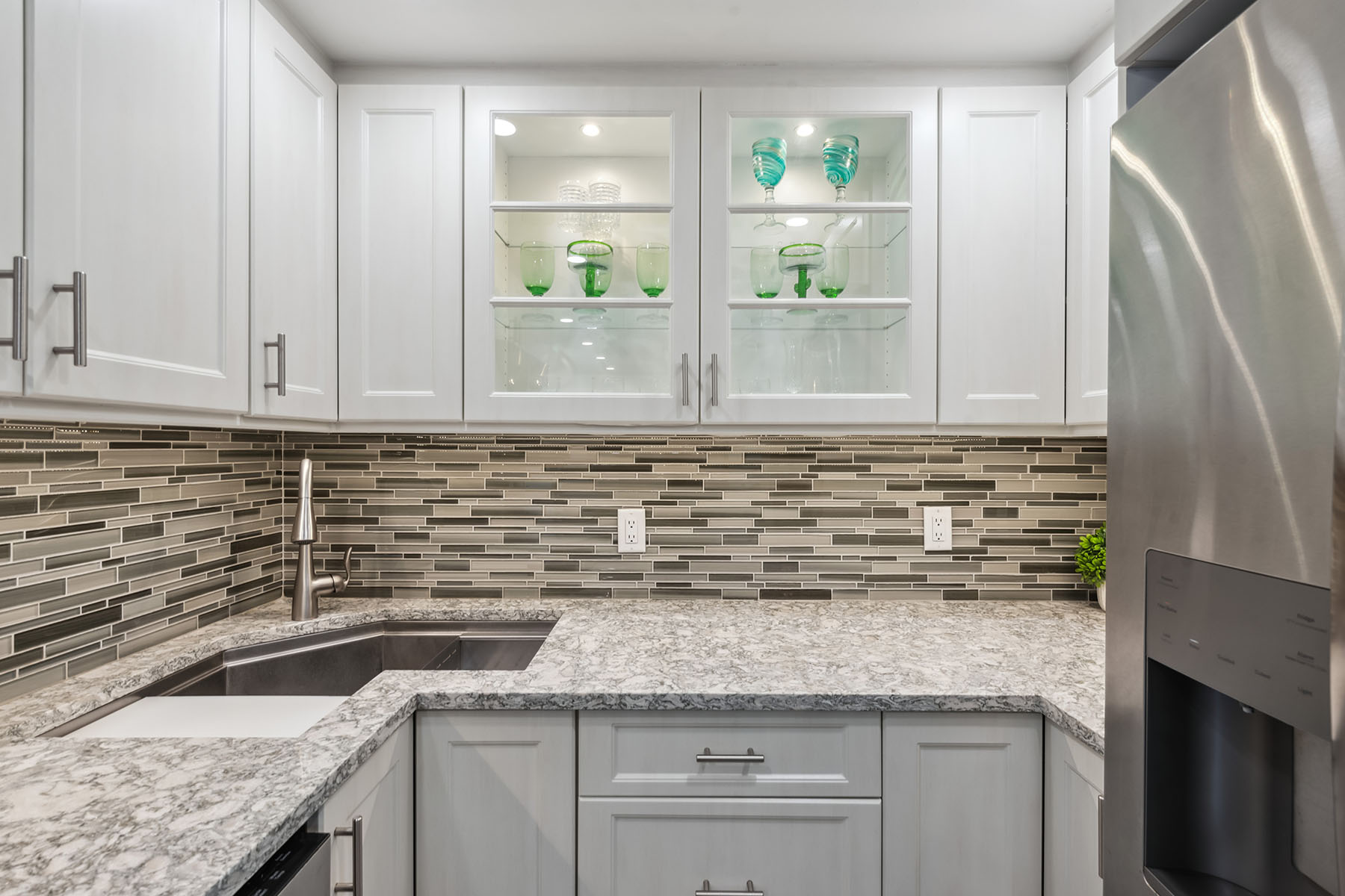 140 Seaview Court , 1703N