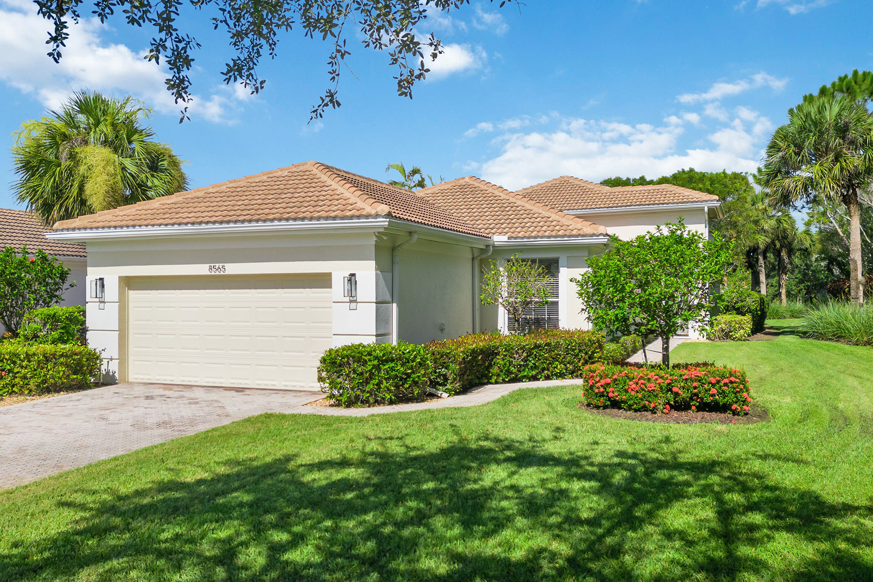 8565 Pepper Tree Way