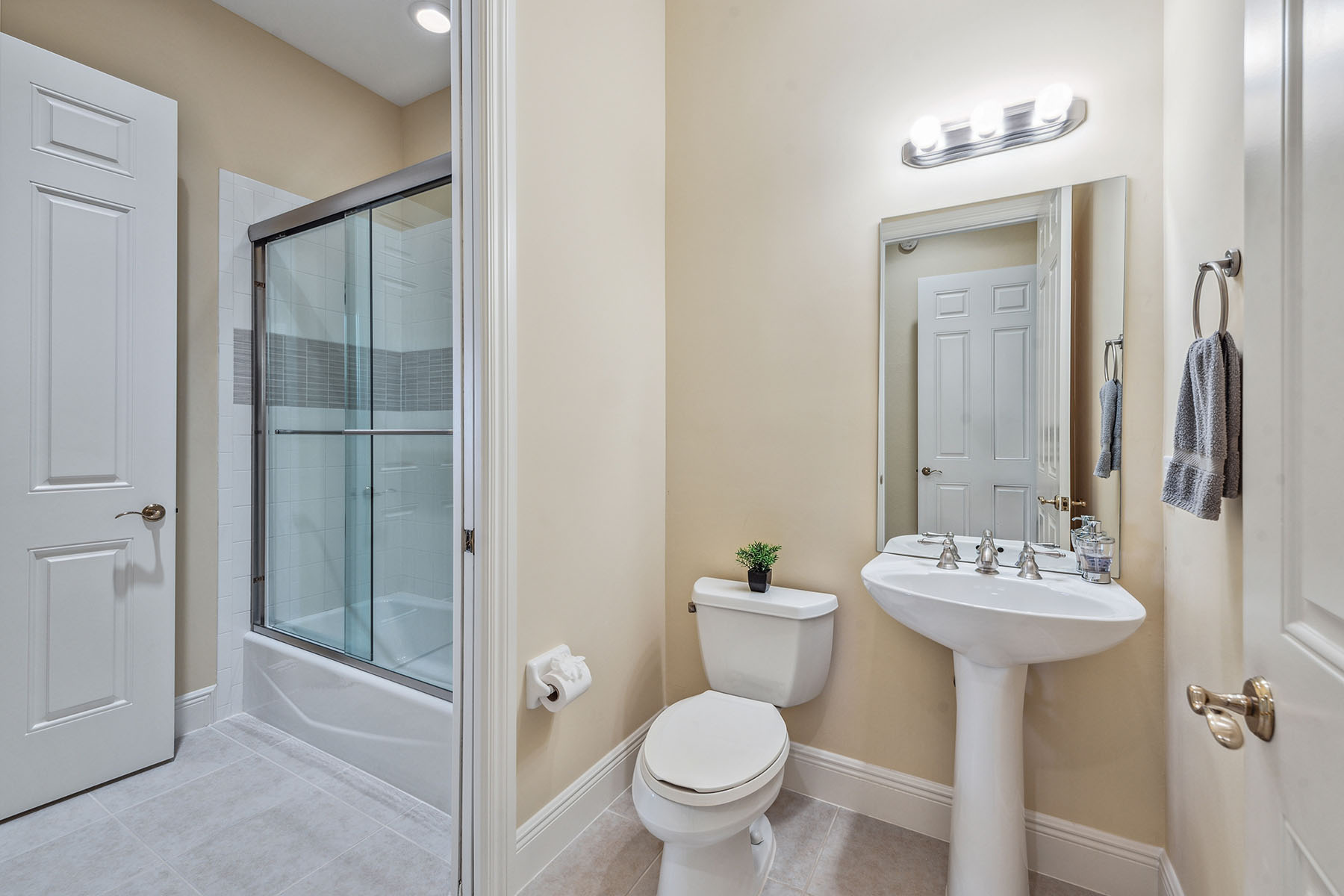 3189 Aviamar Circle , 202