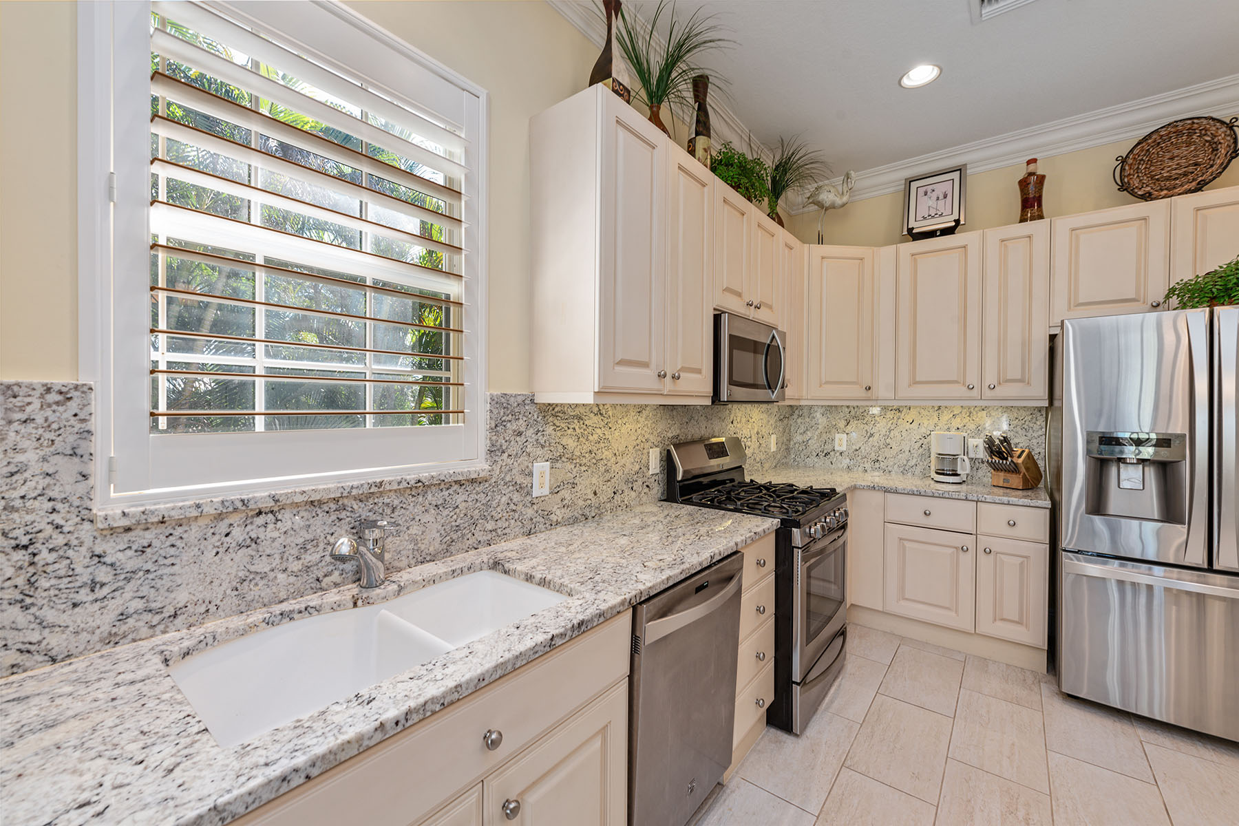 3189 Aviamar Circle , 202