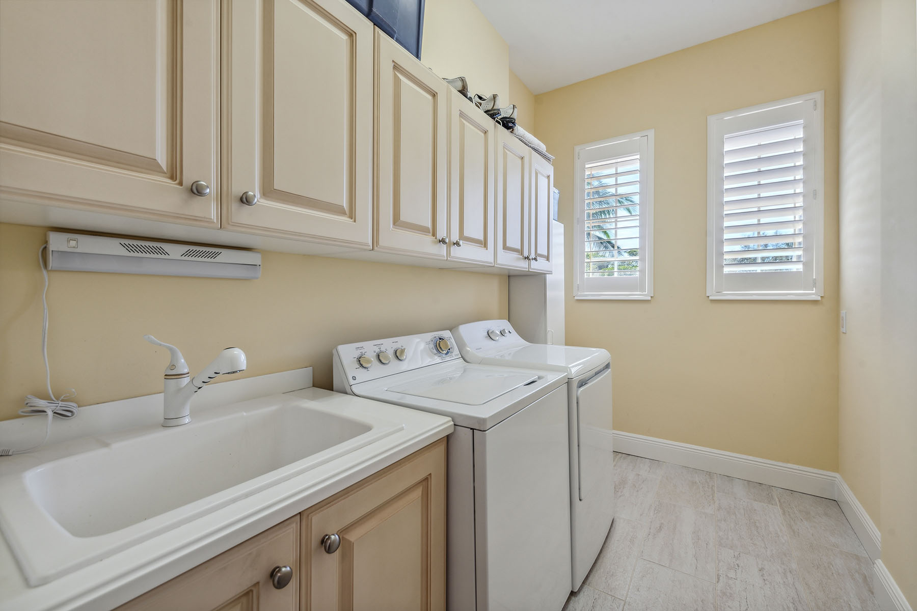 3189 Aviamar Circle , 202