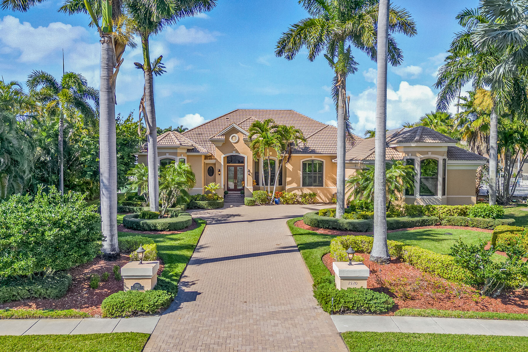 1520 Caxambas Court