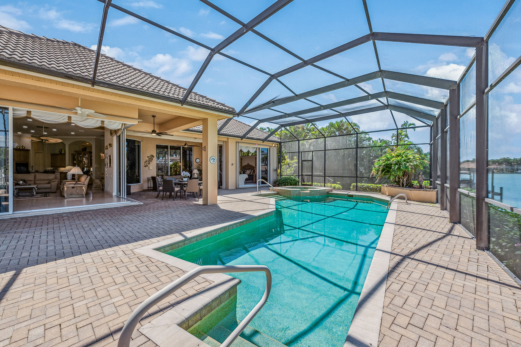 1520 Caxambas Court