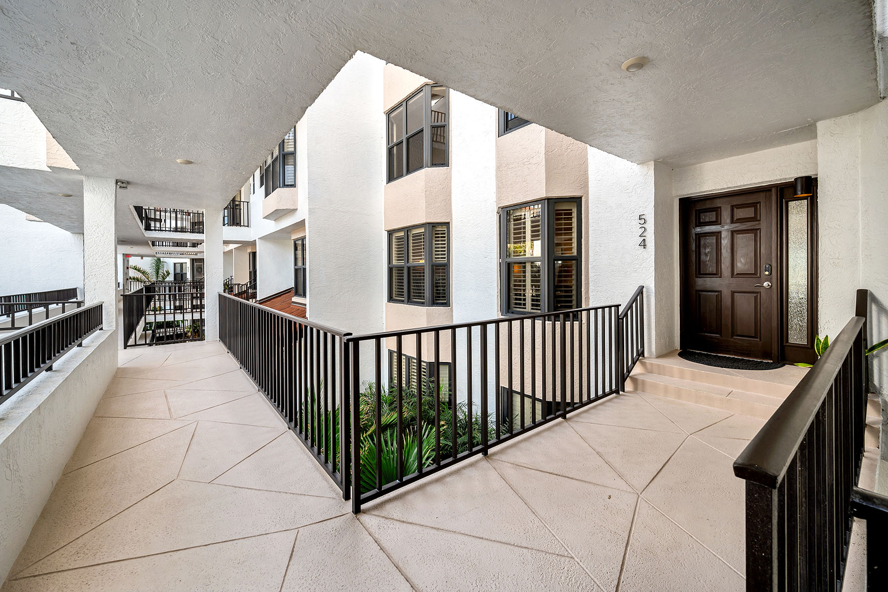 524 La Peninsula Boulevard , 524
