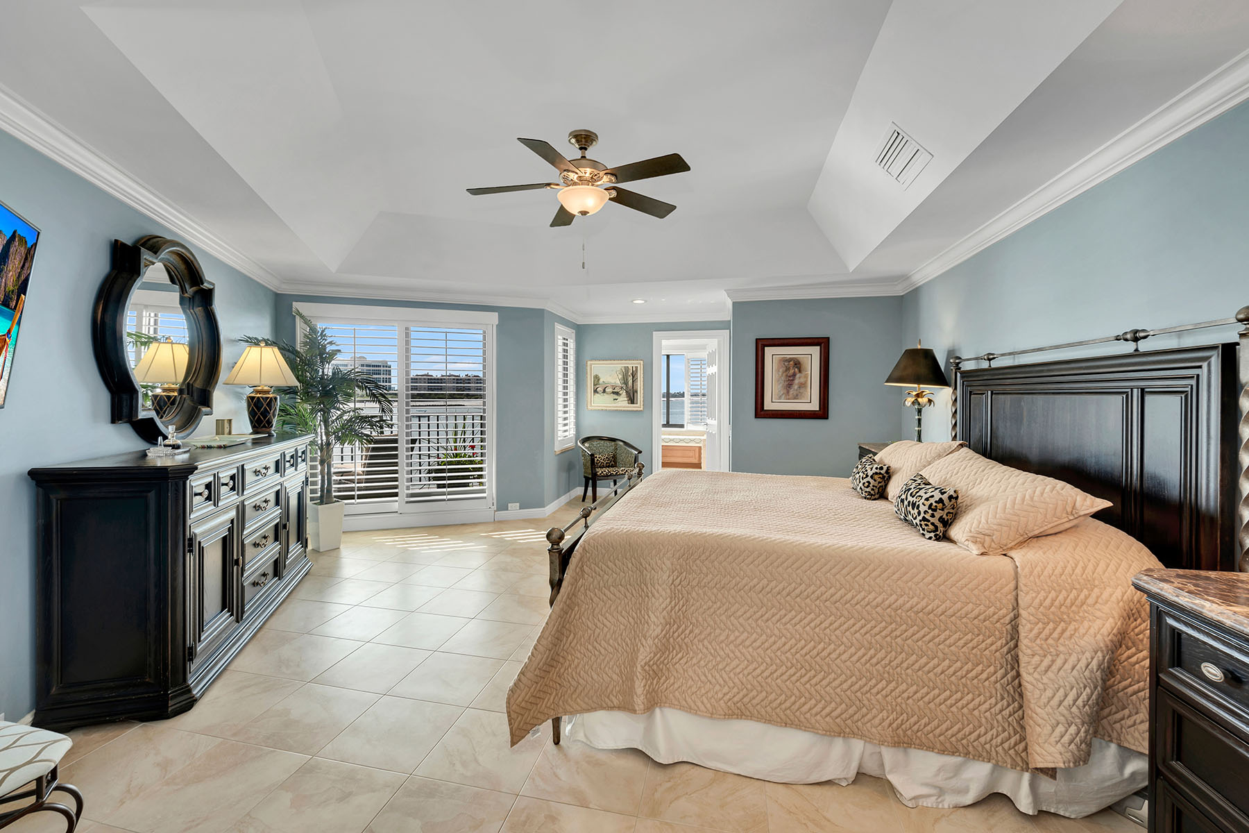 524 La Peninsula Boulevard , 524