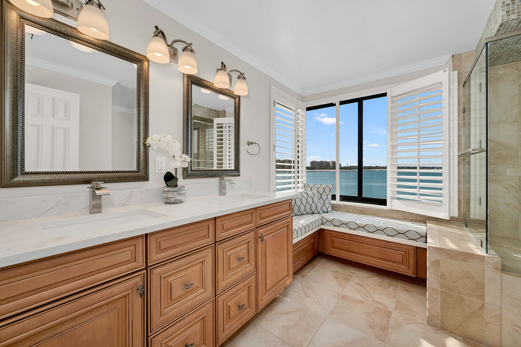 524 La Peninsula Boulevard , 524
