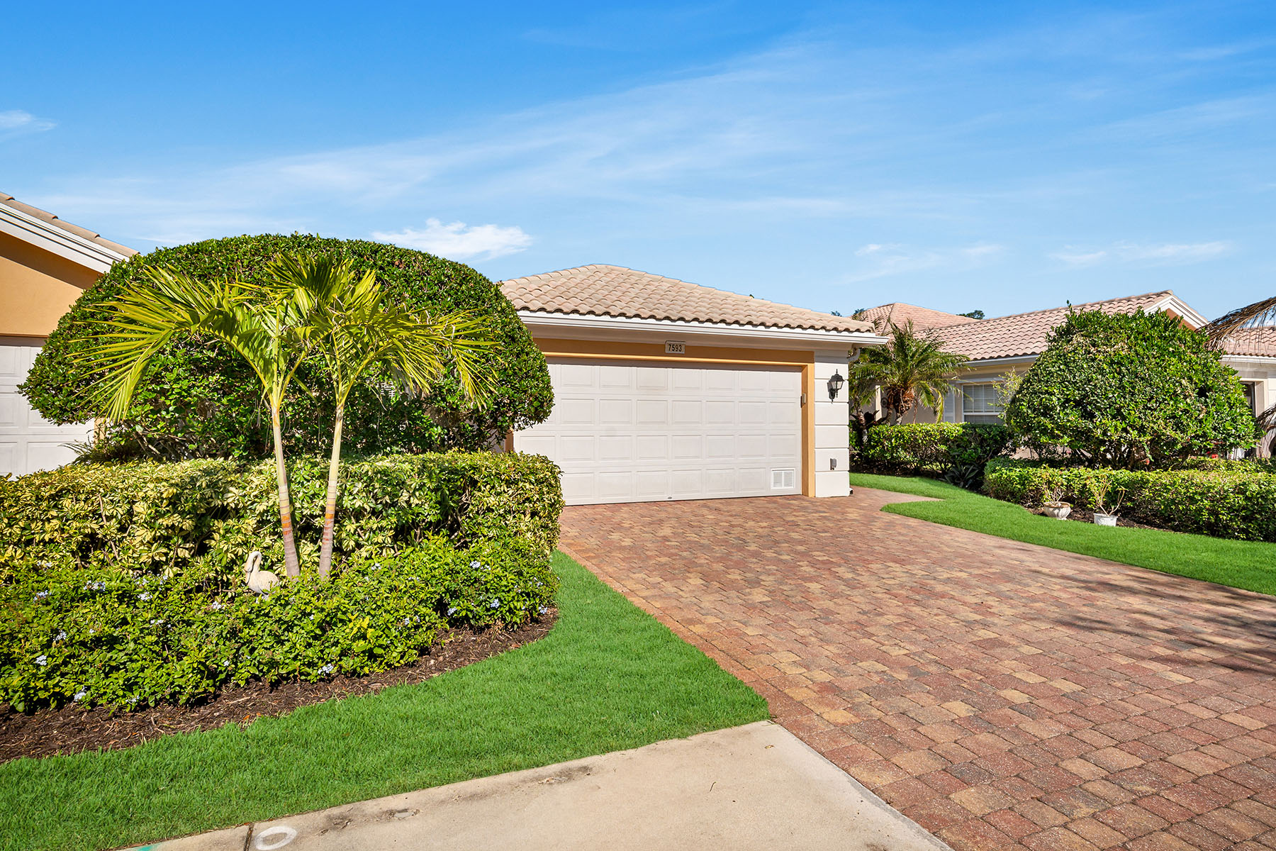 7593 Rozzini Lane