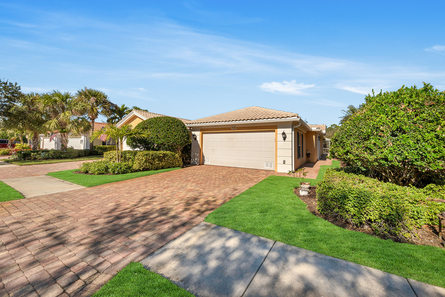 7593 Rozzini Lane
