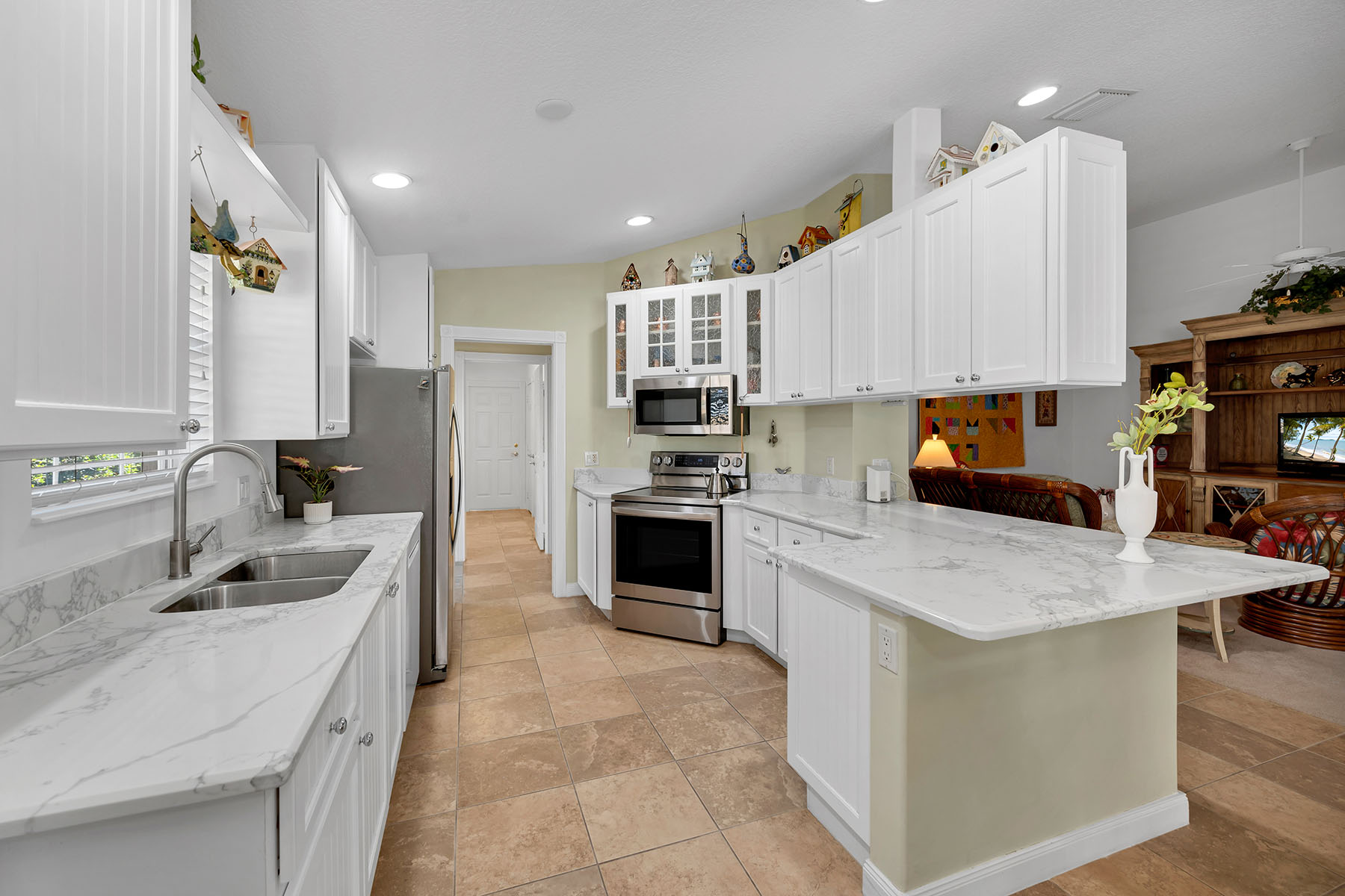7593 Rozzini Lane