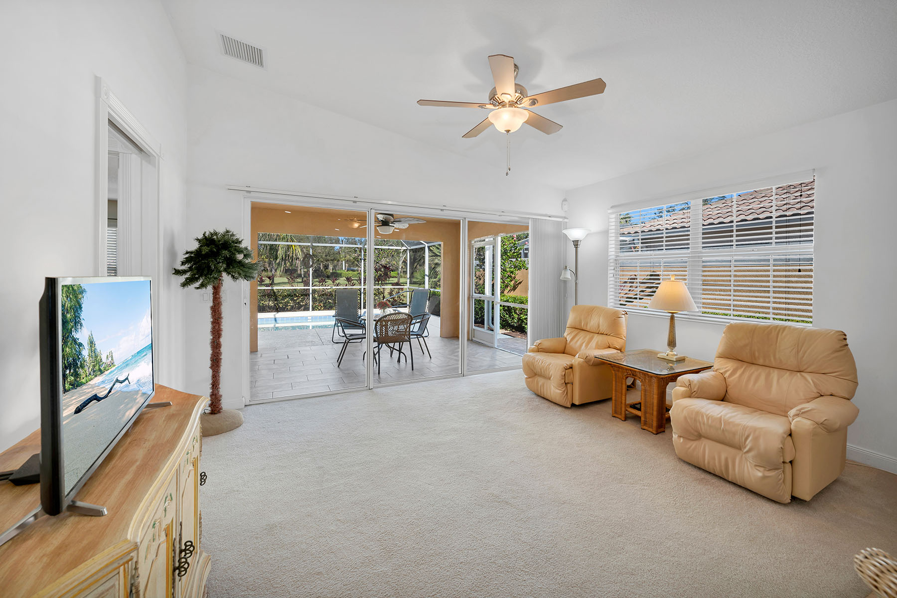 7593 Rozzini Lane