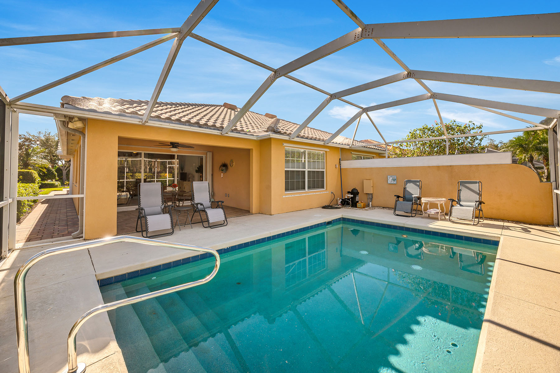 7593 Rozzini Lane