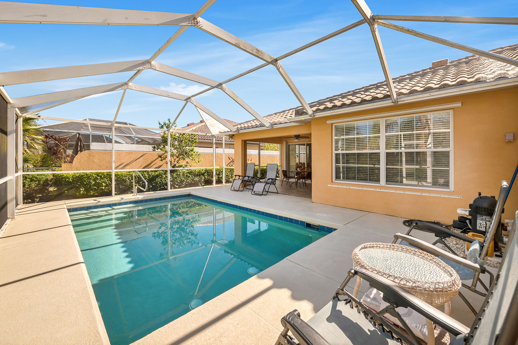 7593 Rozzini Lane