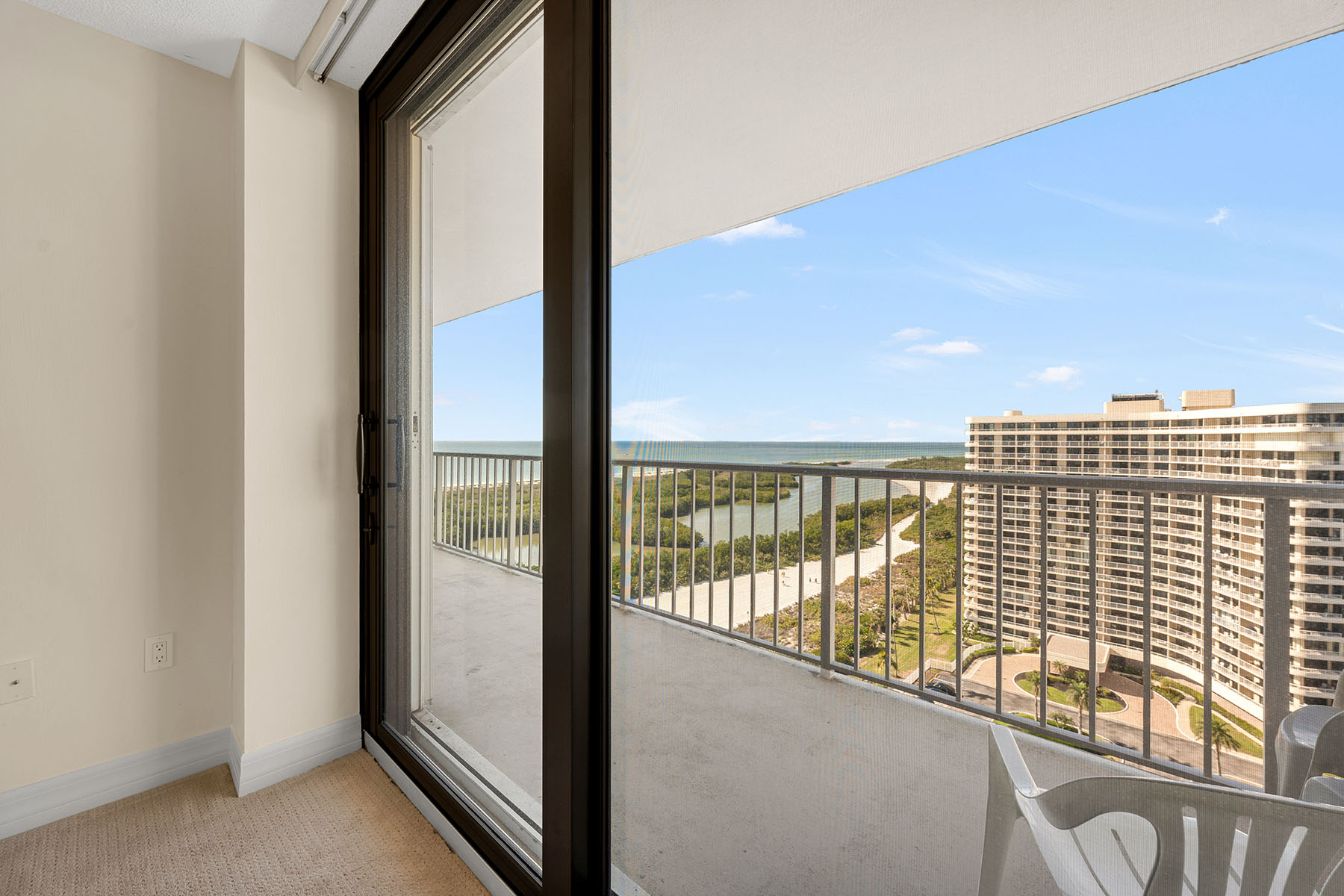 320 Seaview Court , 1810