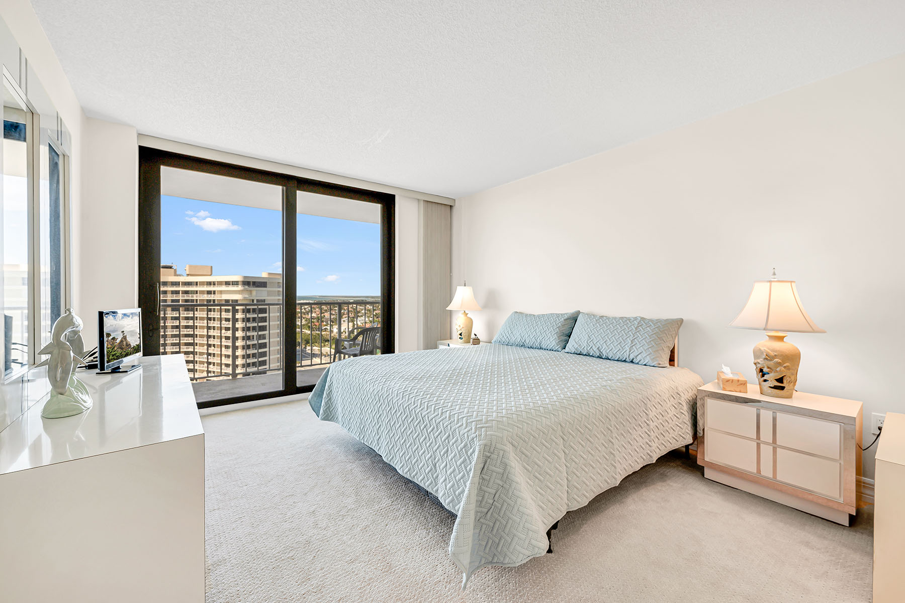320 Seaview Court , 1810