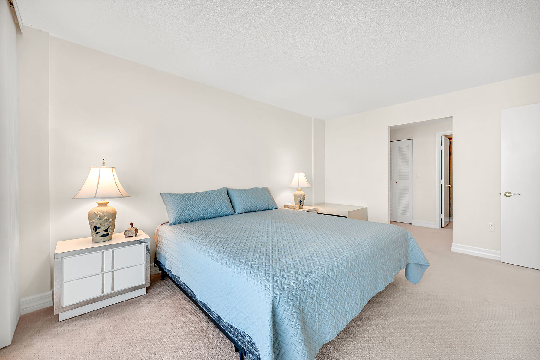 320 Seaview Court , 1810