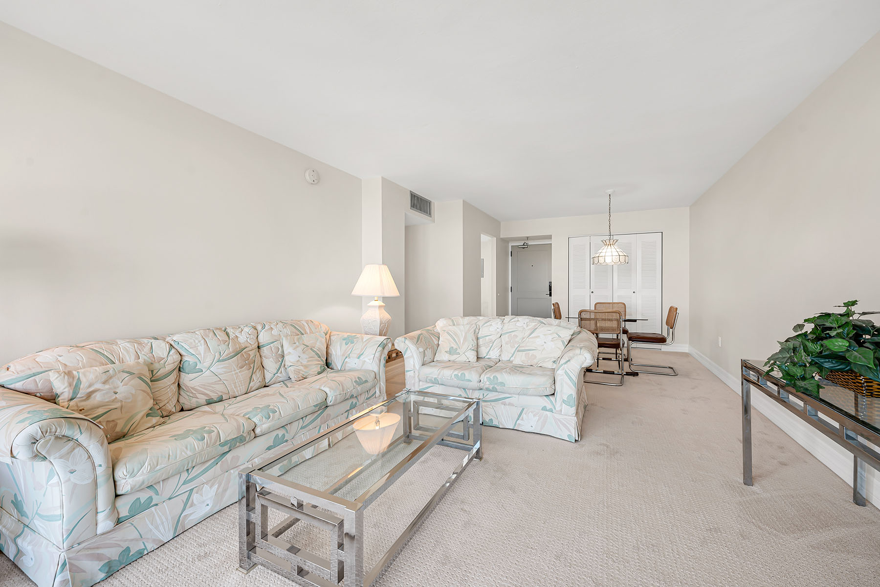 320 Seaview Court , 1810