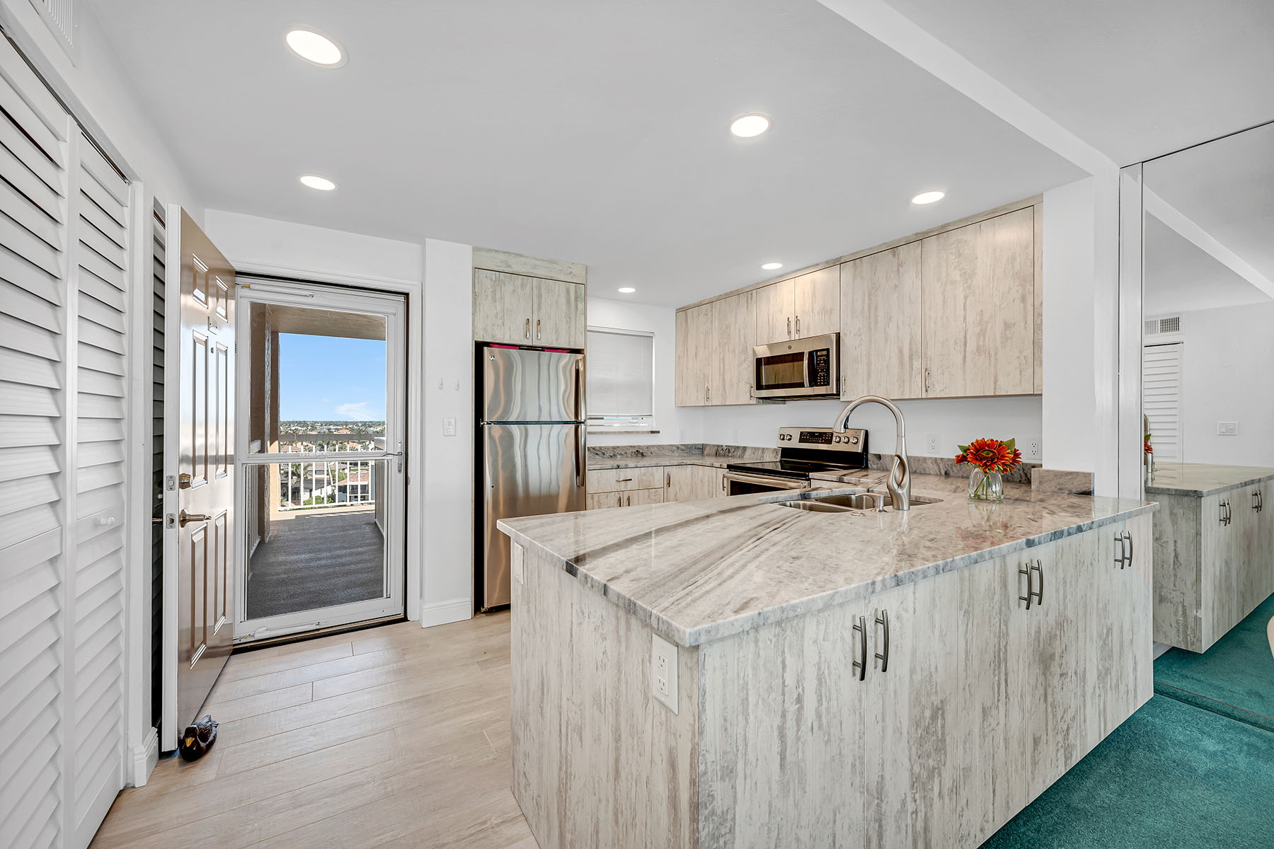 901 Collier Court , 905