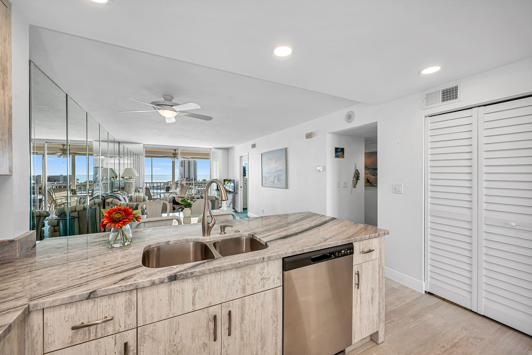 901 Collier Court , 905