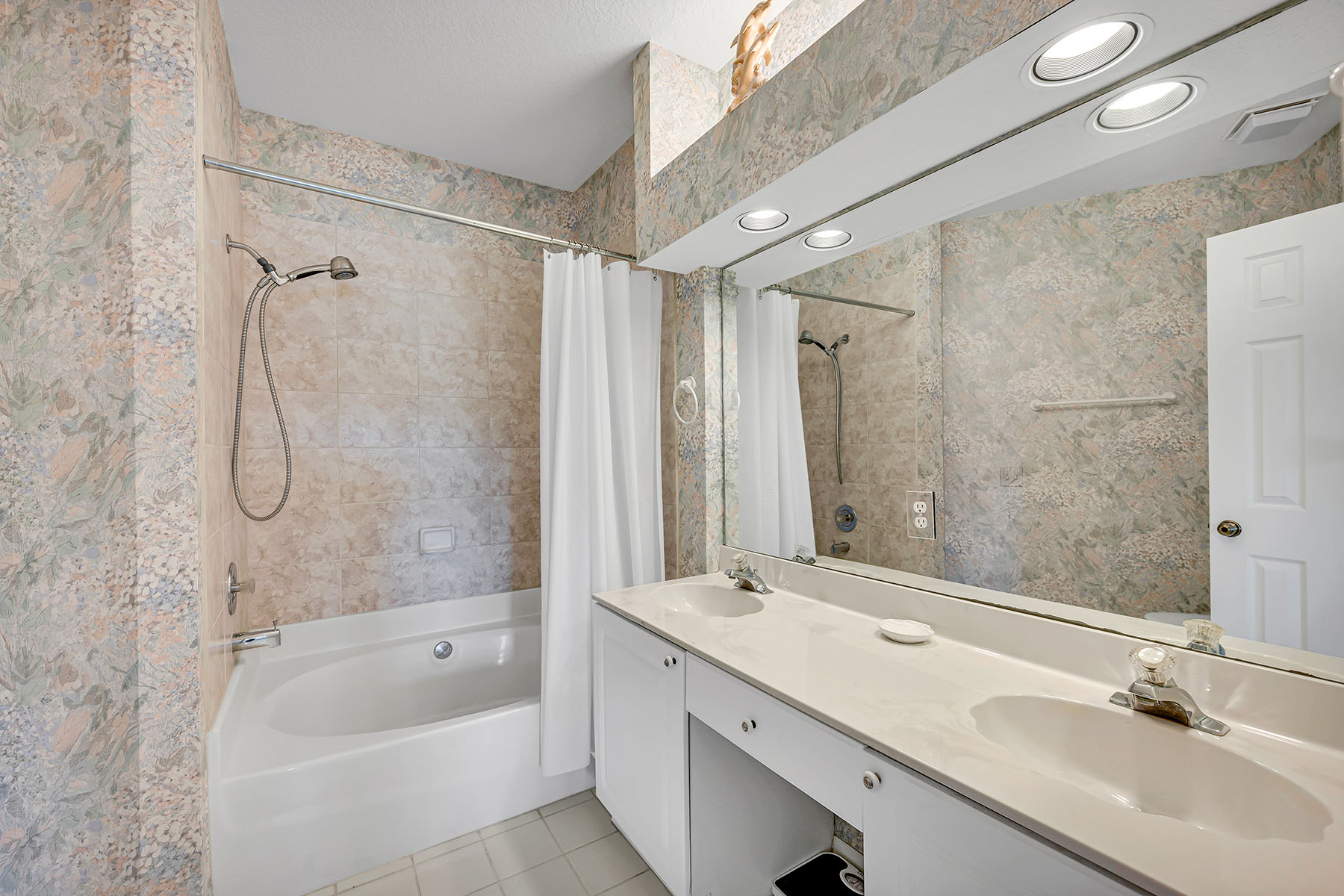 1090 Woodshire Lane , F206
