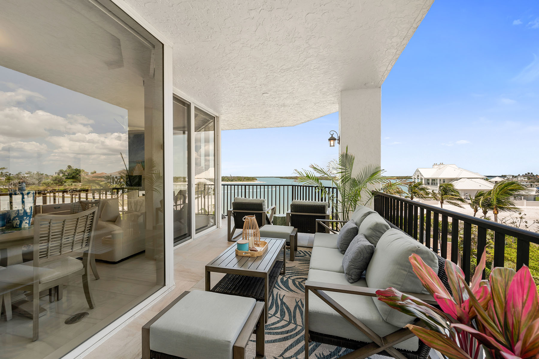 700 La Peninsula Boulevard , 306