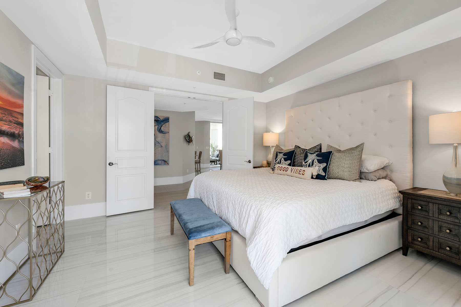 700 La Peninsula Boulevard , 306
