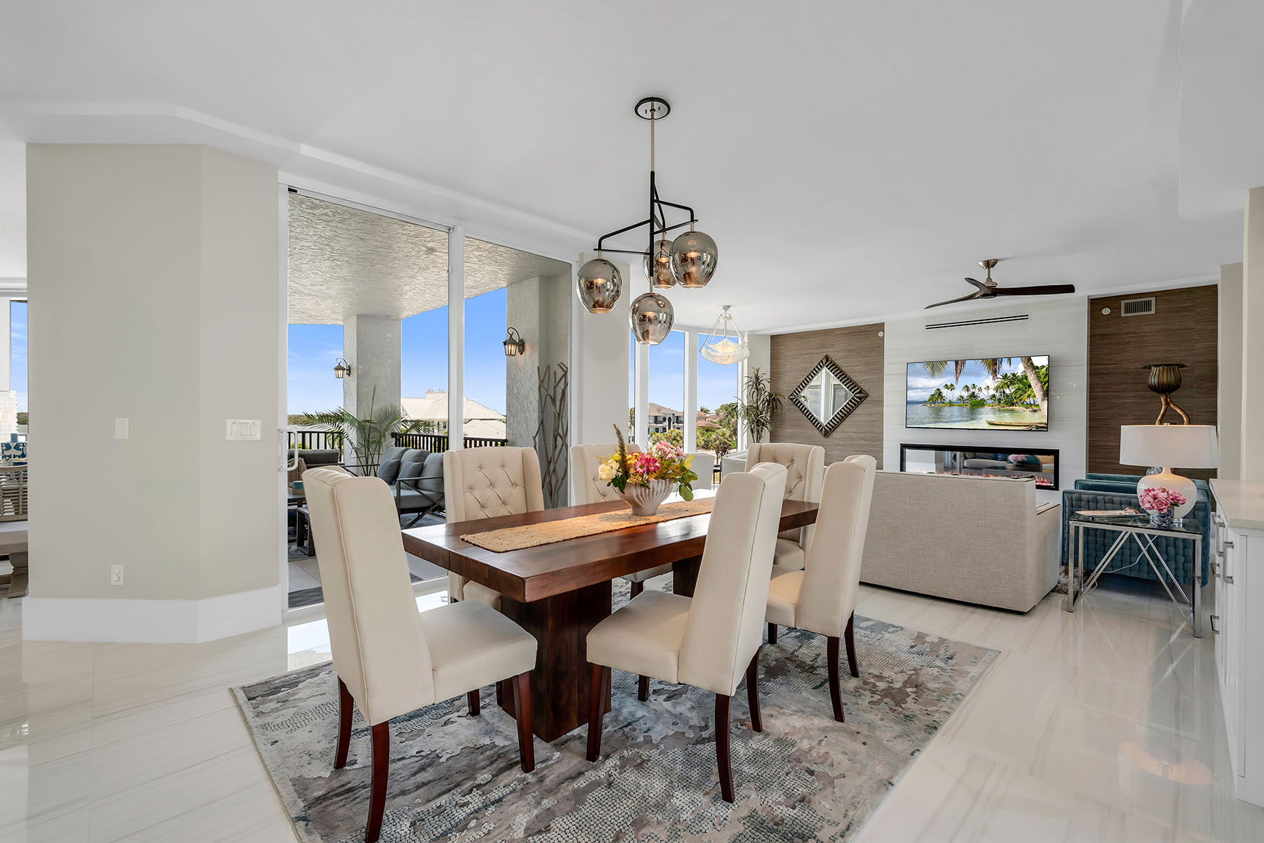 700 La Peninsula Boulevard , 306