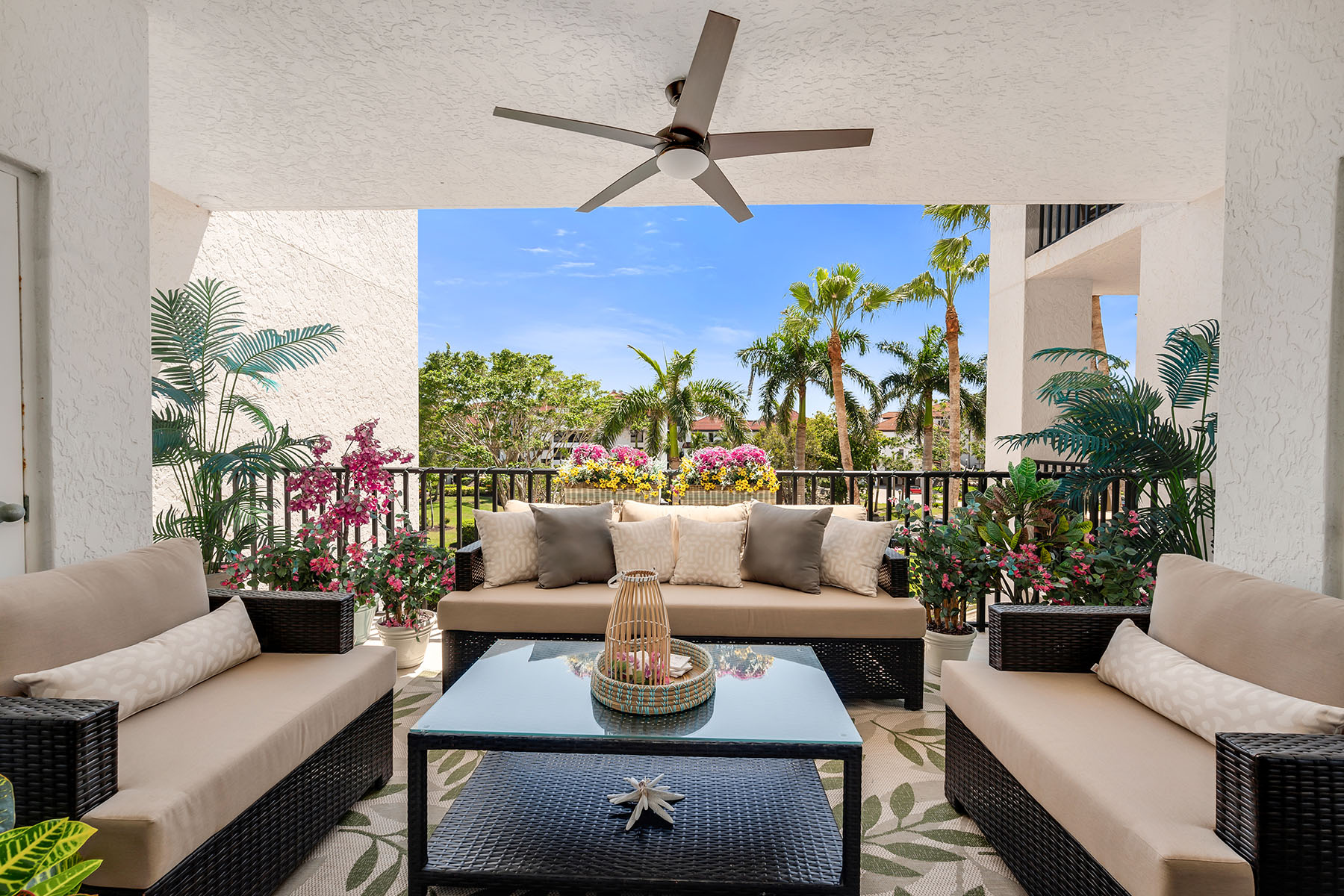 700 La Peninsula Boulevard , 306