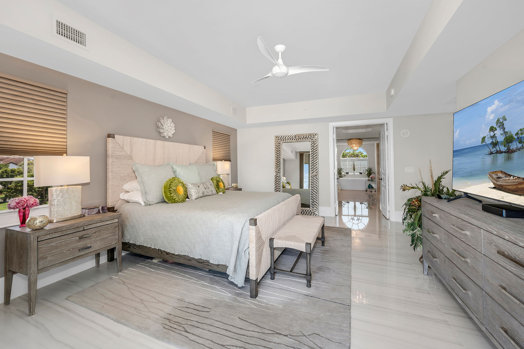700 La Peninsula Boulevard , 306