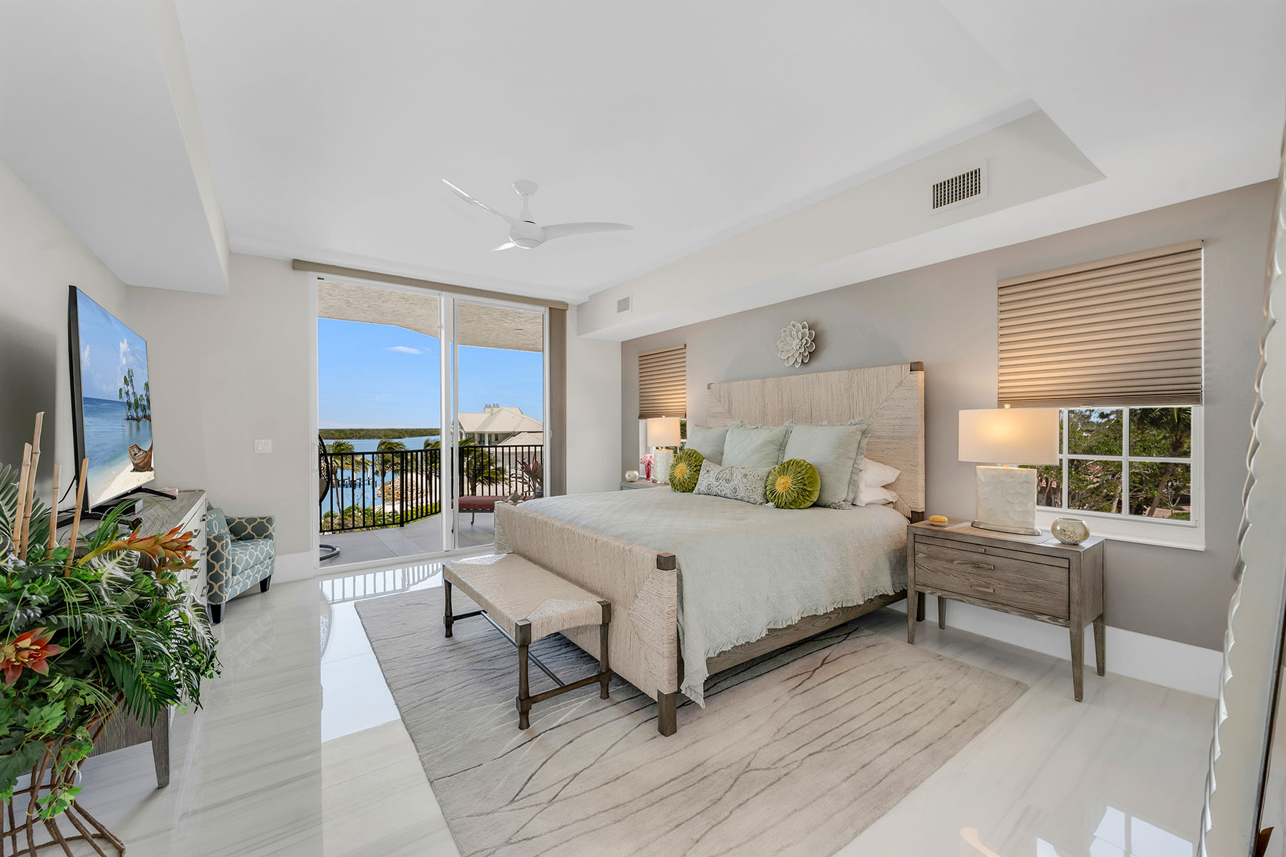 700 La Peninsula Boulevard , 306
