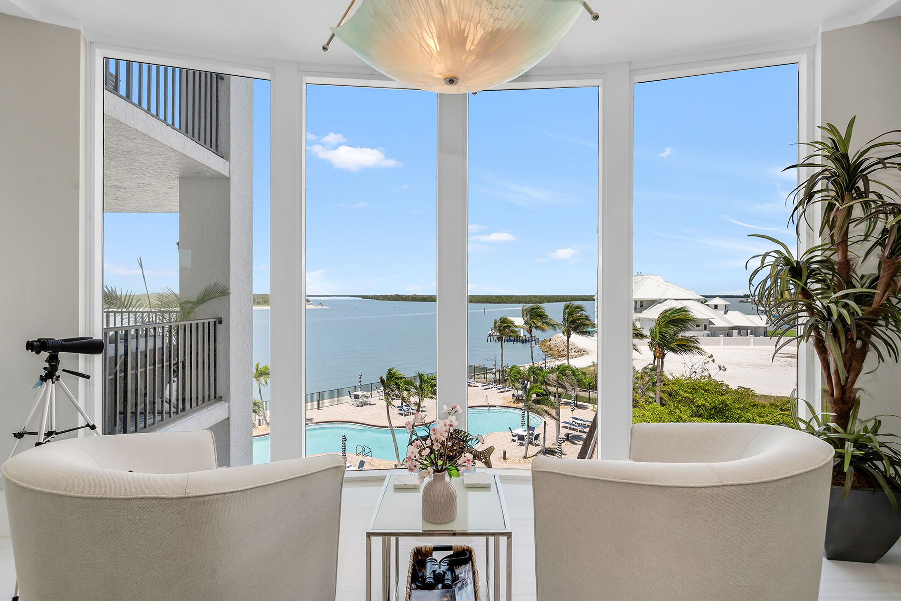 700 La Peninsula Boulevard , 306