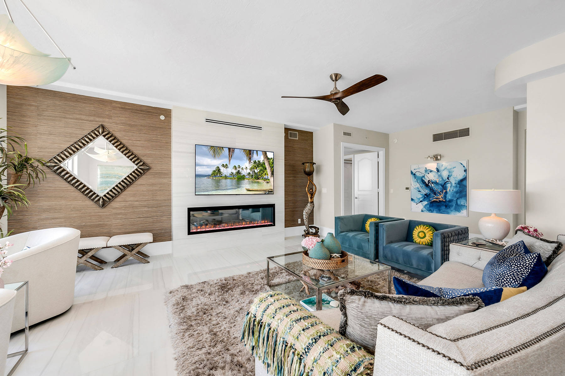 700 La Peninsula Boulevard , 306