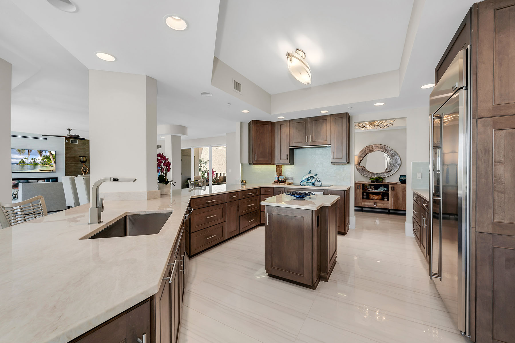 700 La Peninsula Boulevard , 306