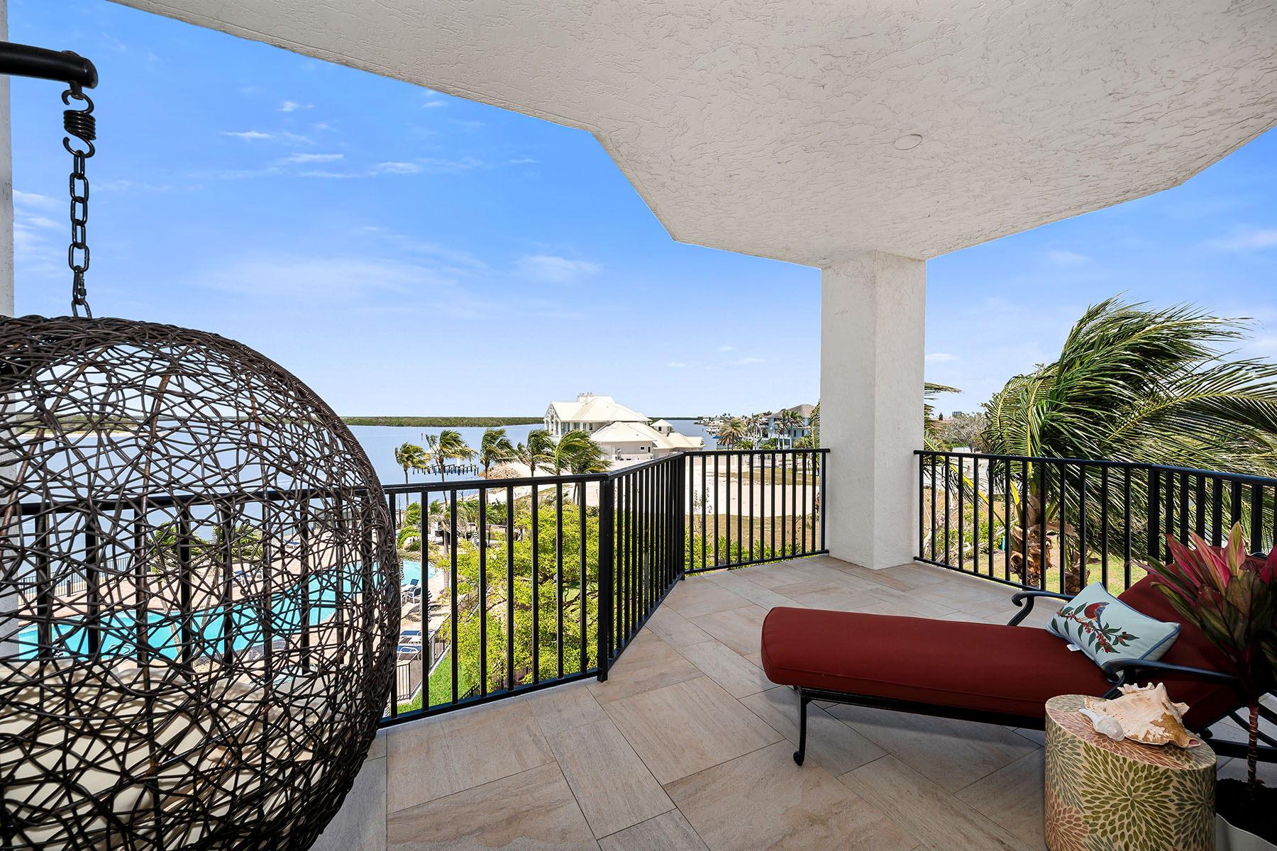 700 La Peninsula Boulevard , 306