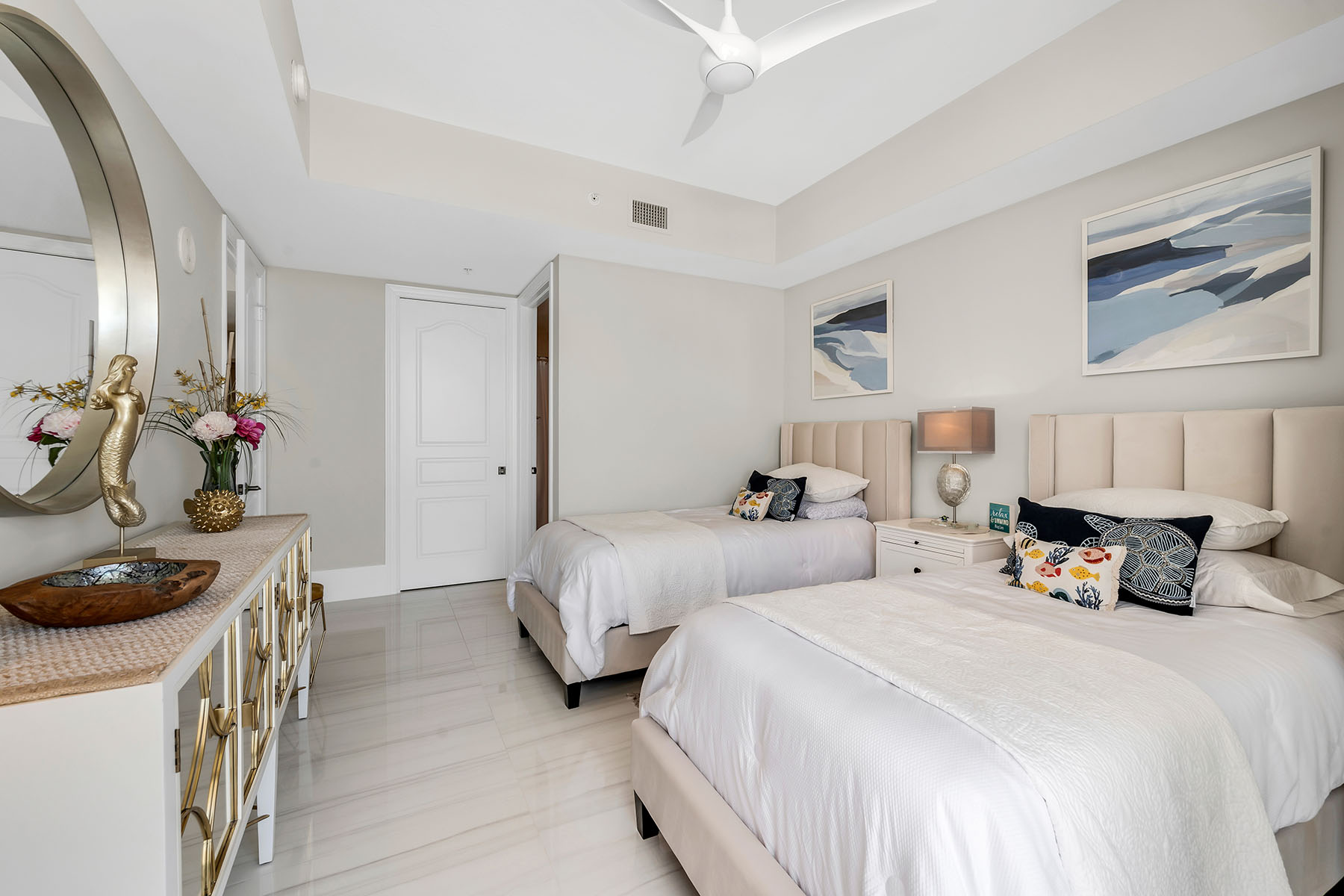 700 La Peninsula Boulevard , 306