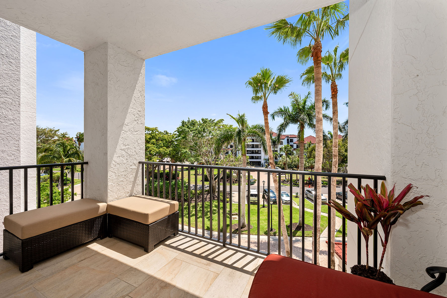 700 La Peninsula Boulevard , 306