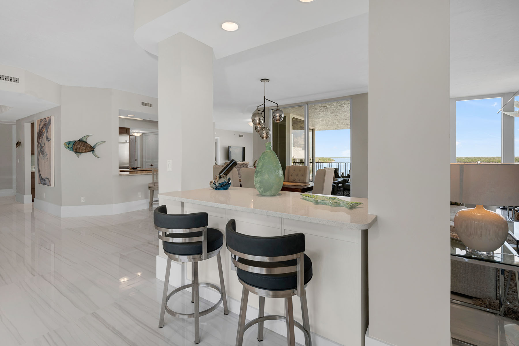 700 La Peninsula Boulevard , 306