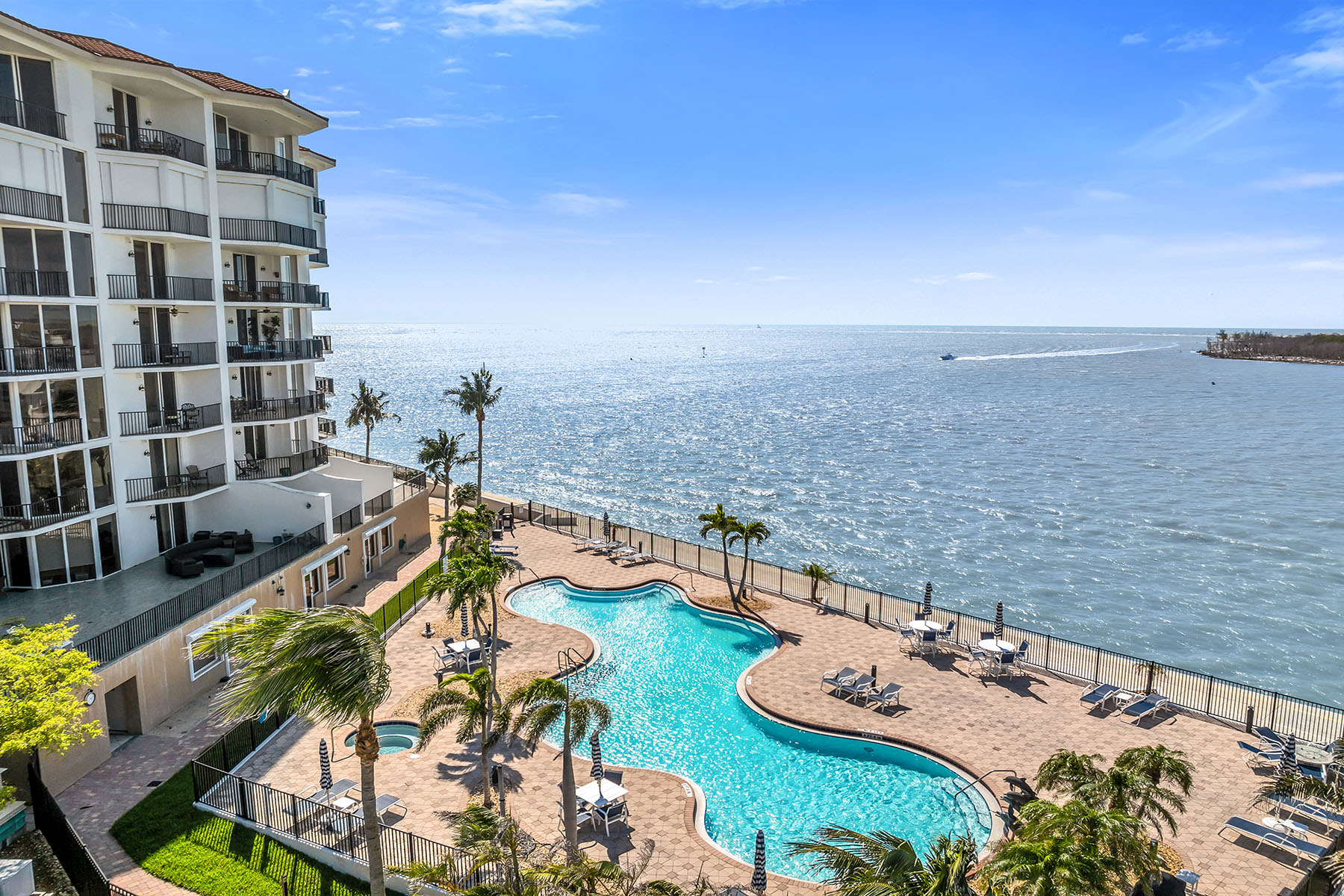 700 La Peninsula Boulevard , 306