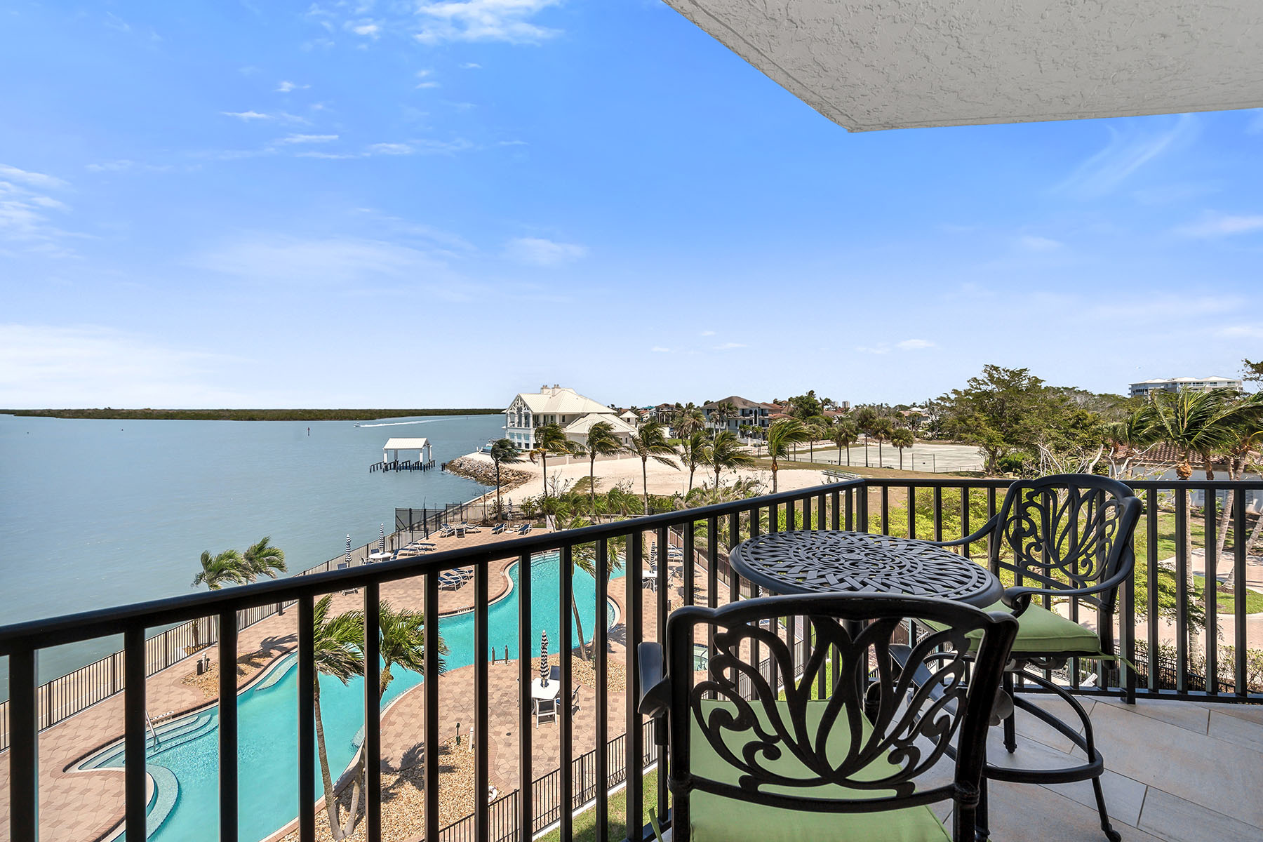 700 La Peninsula Boulevard , 306