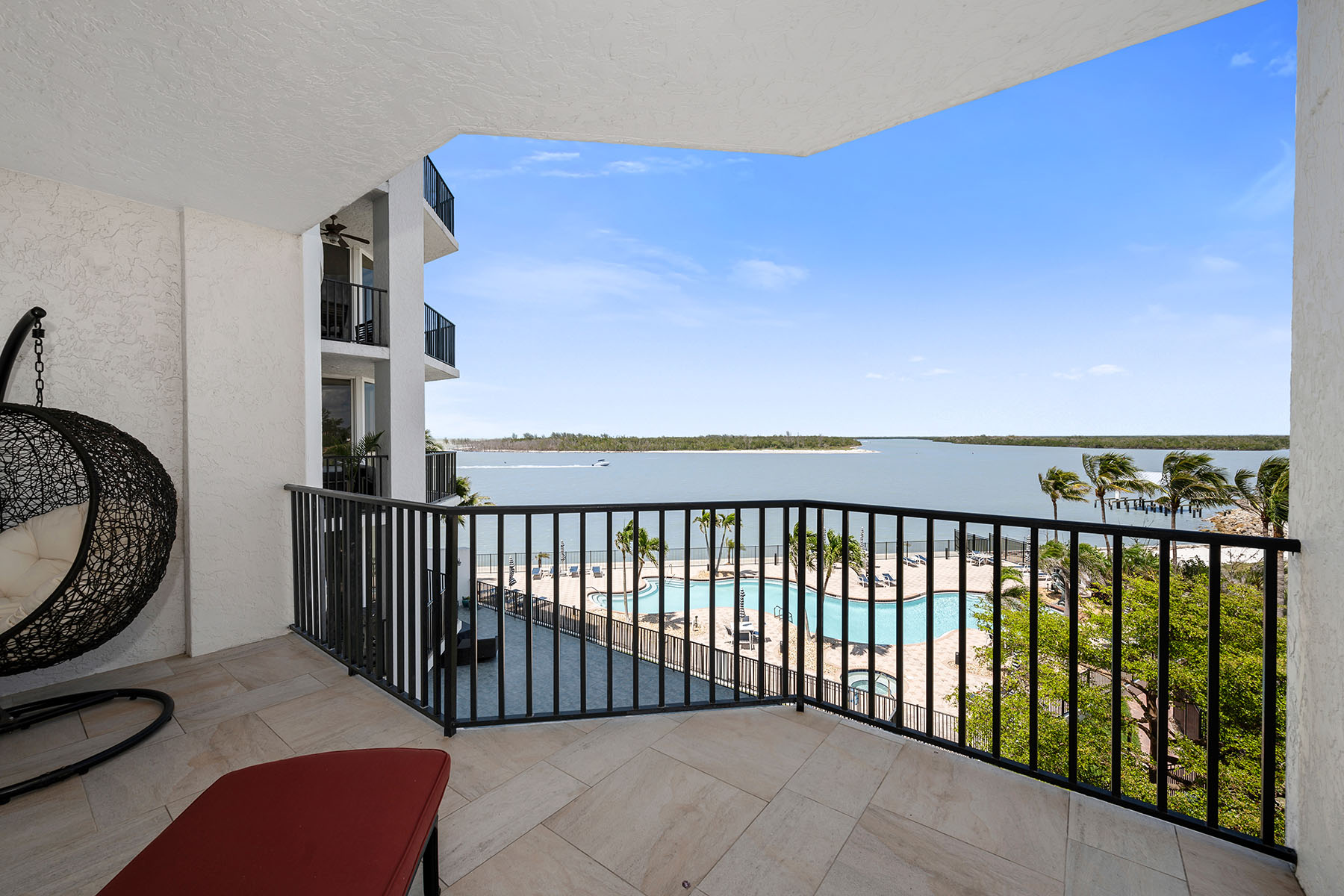 700 La Peninsula Boulevard , 306