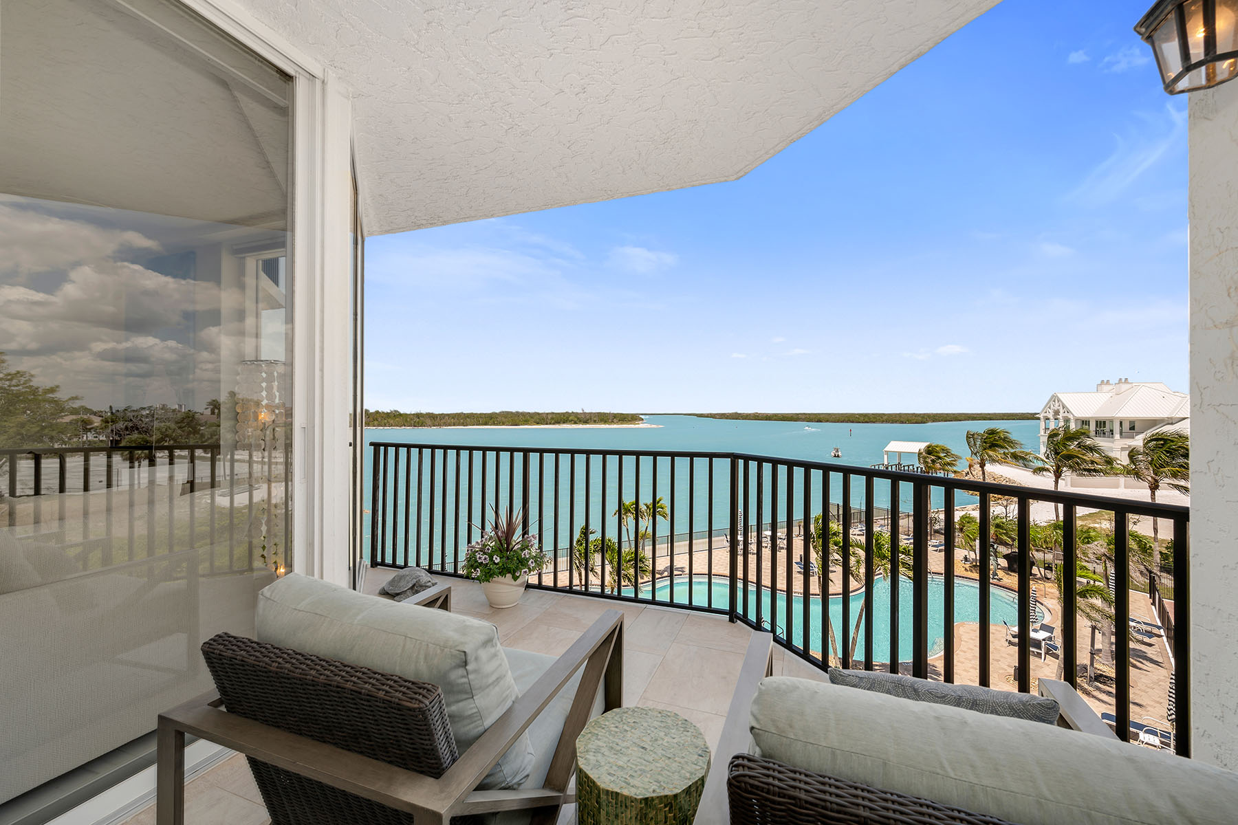 700 La Peninsula Boulevard , 306